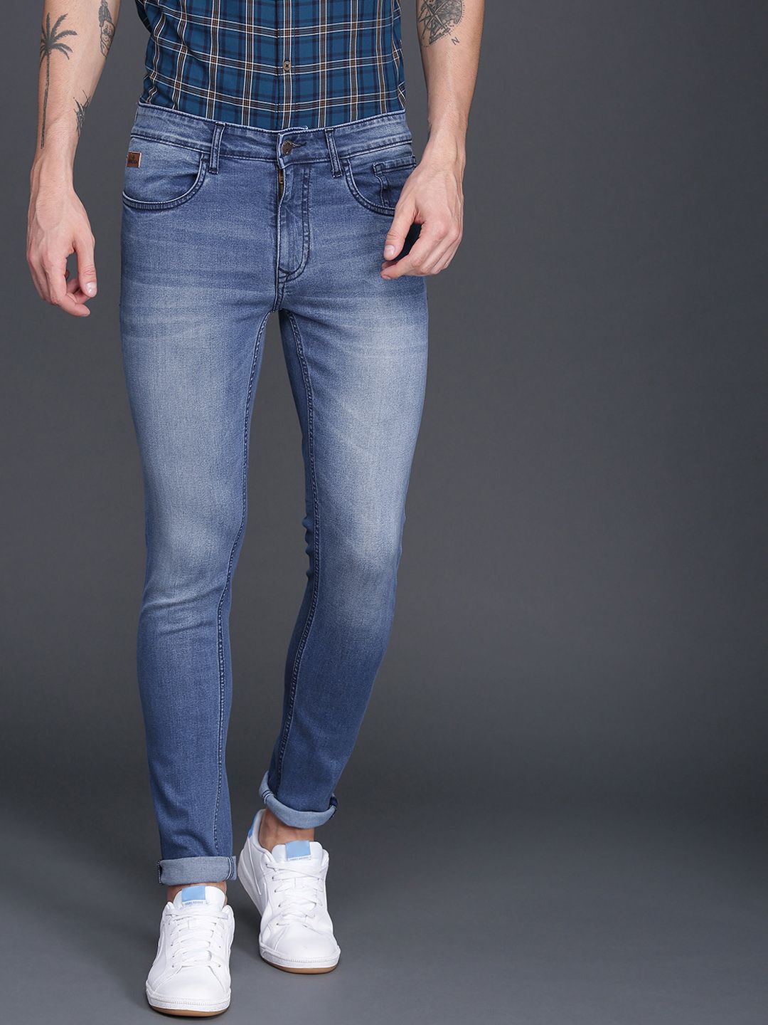 WROGN Men Blue Skinny Fit Mid-Rise Clean Look Stretchable Jeans