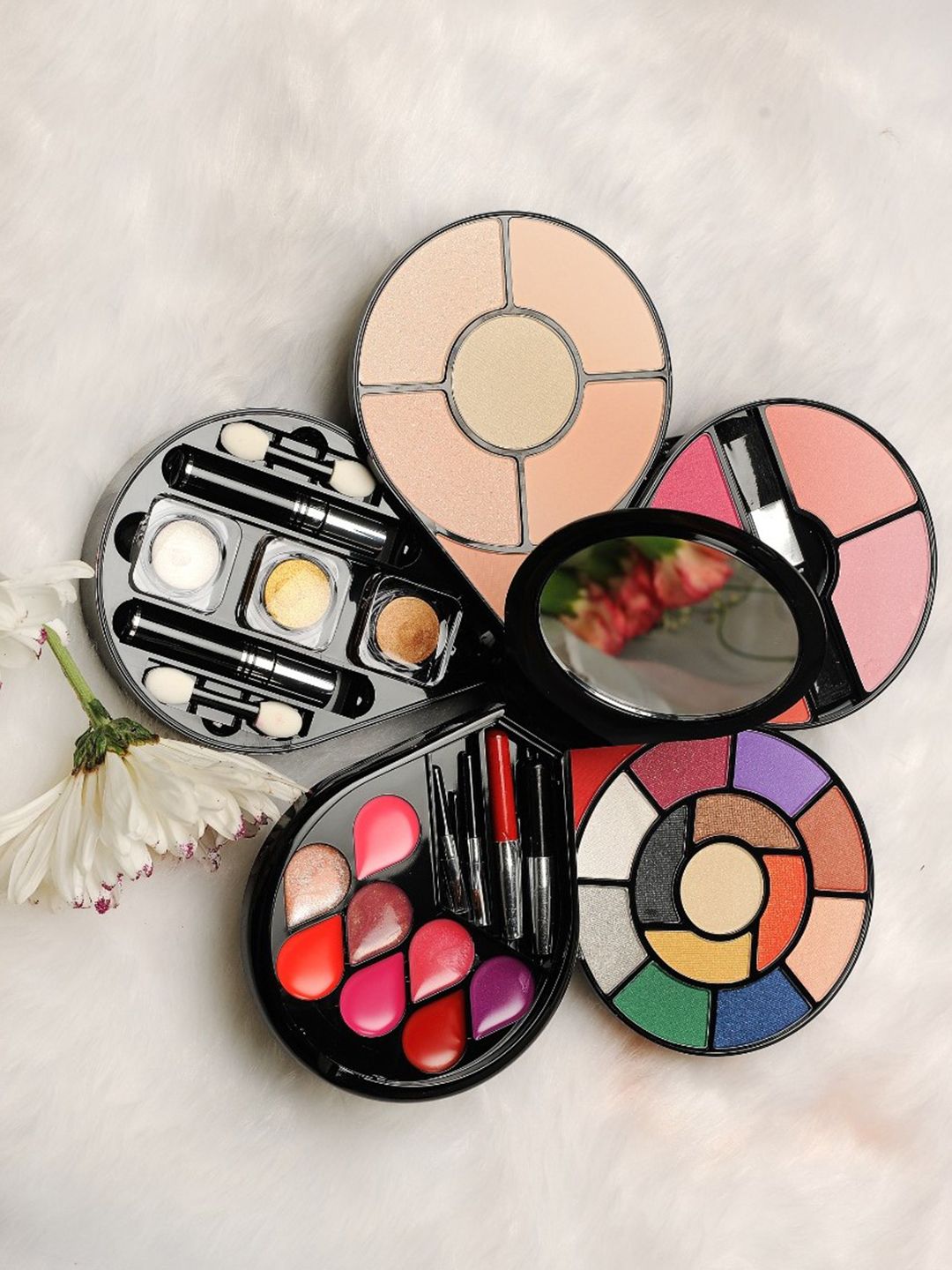 INCOLOR Women Makeup Kit UC005, 165 gm