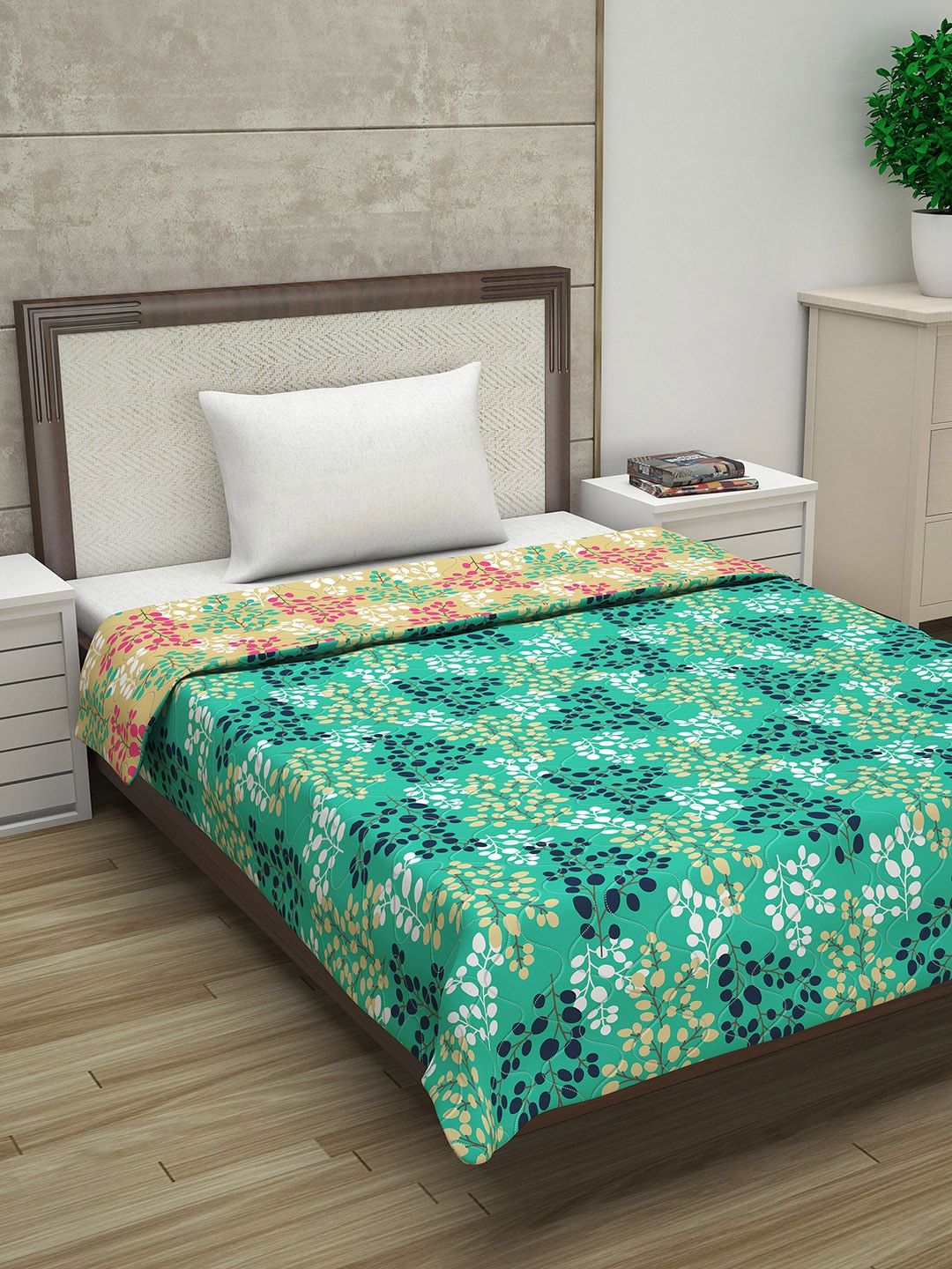 Divine Casa Green & Beige Floral Mild Winter 110 GSM Single Bed Reversible Comforter Price in India
