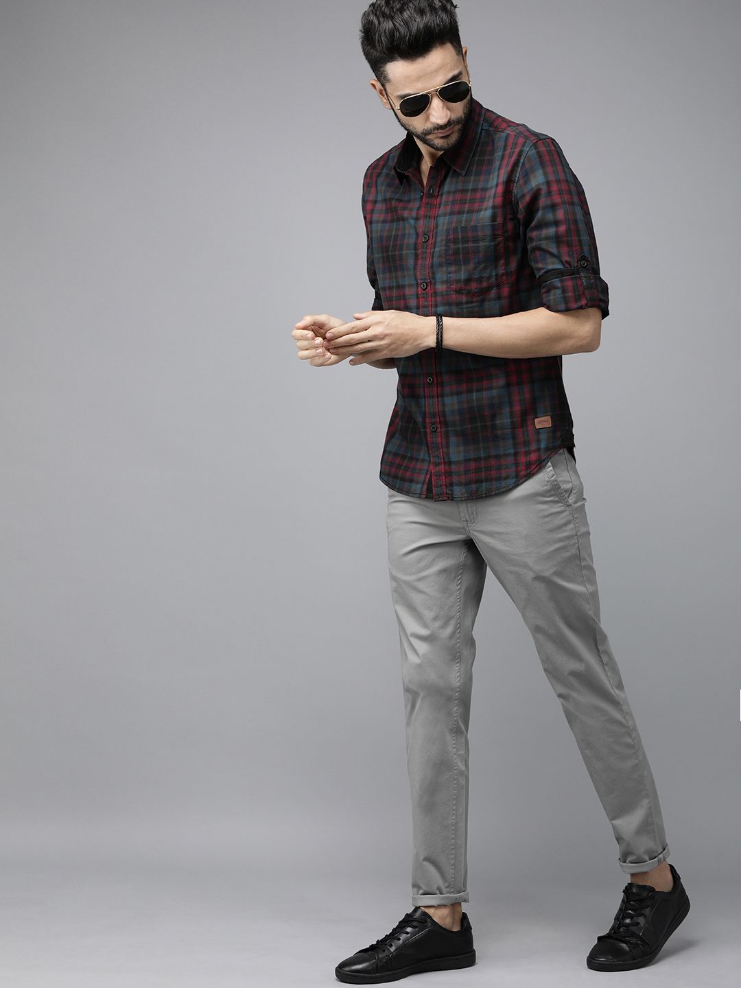 The Roadster Lifestyle Co Men Teal Blue & Maroon Regular Fit Checked Casual Shirt