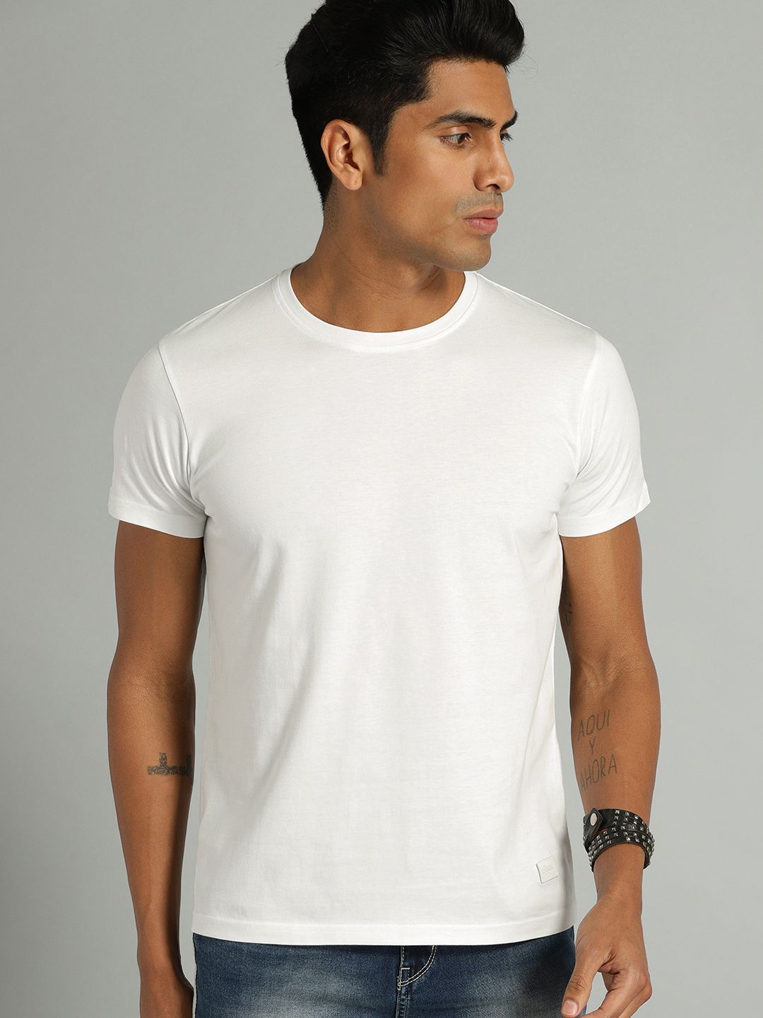 The Roadster Lifestyle Co Men White Solid Round Neck Cotton T-shirt