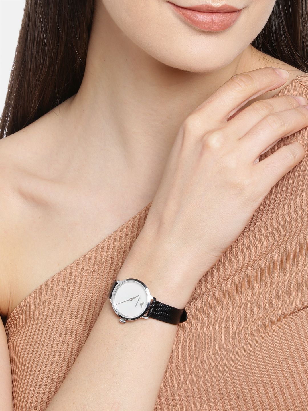 Buy Emporio Armani Women White Textured Leather Strap  display picture 2