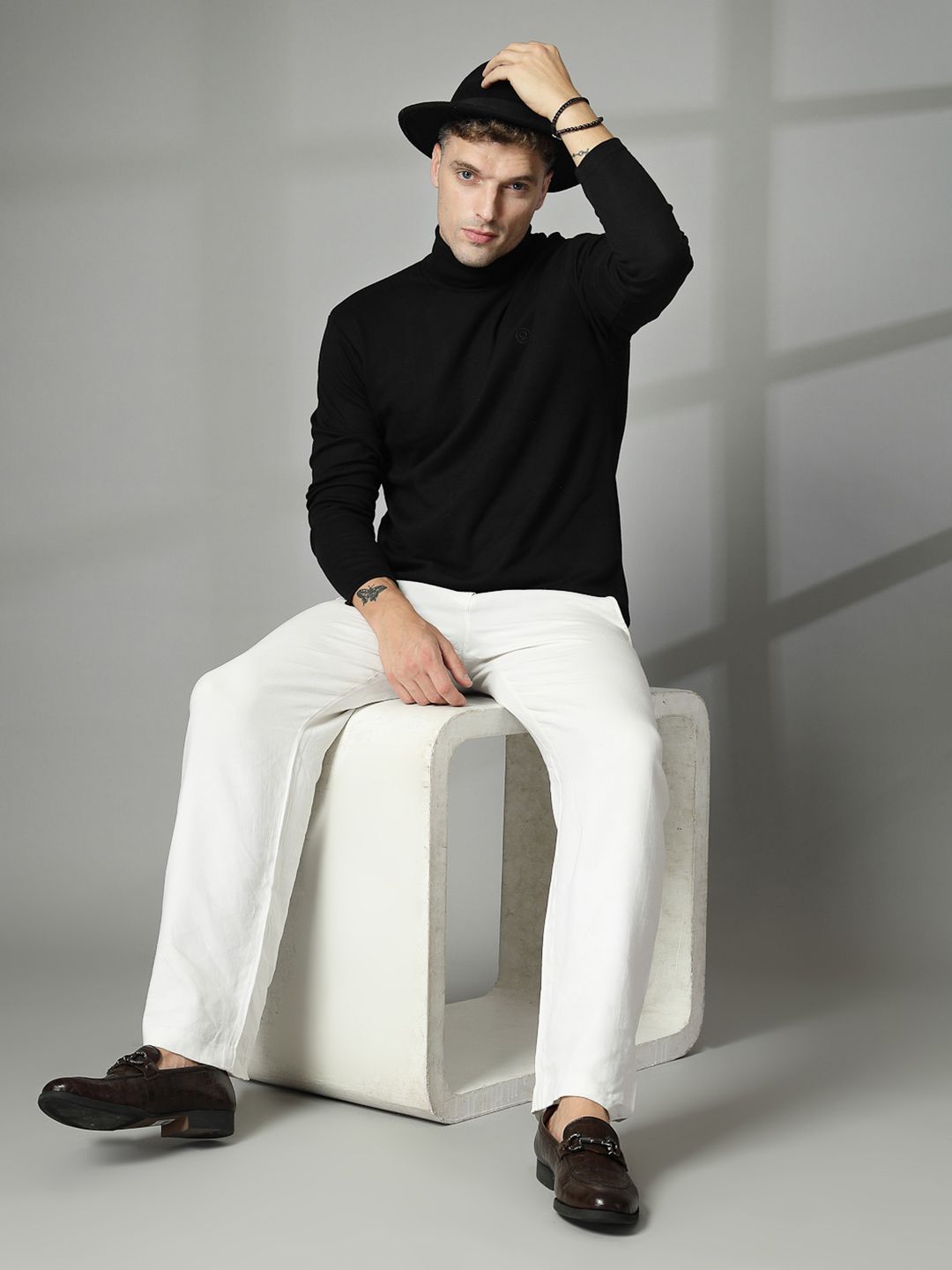 CHKOKKO Men Black Solid Turtle Neck T-shirt