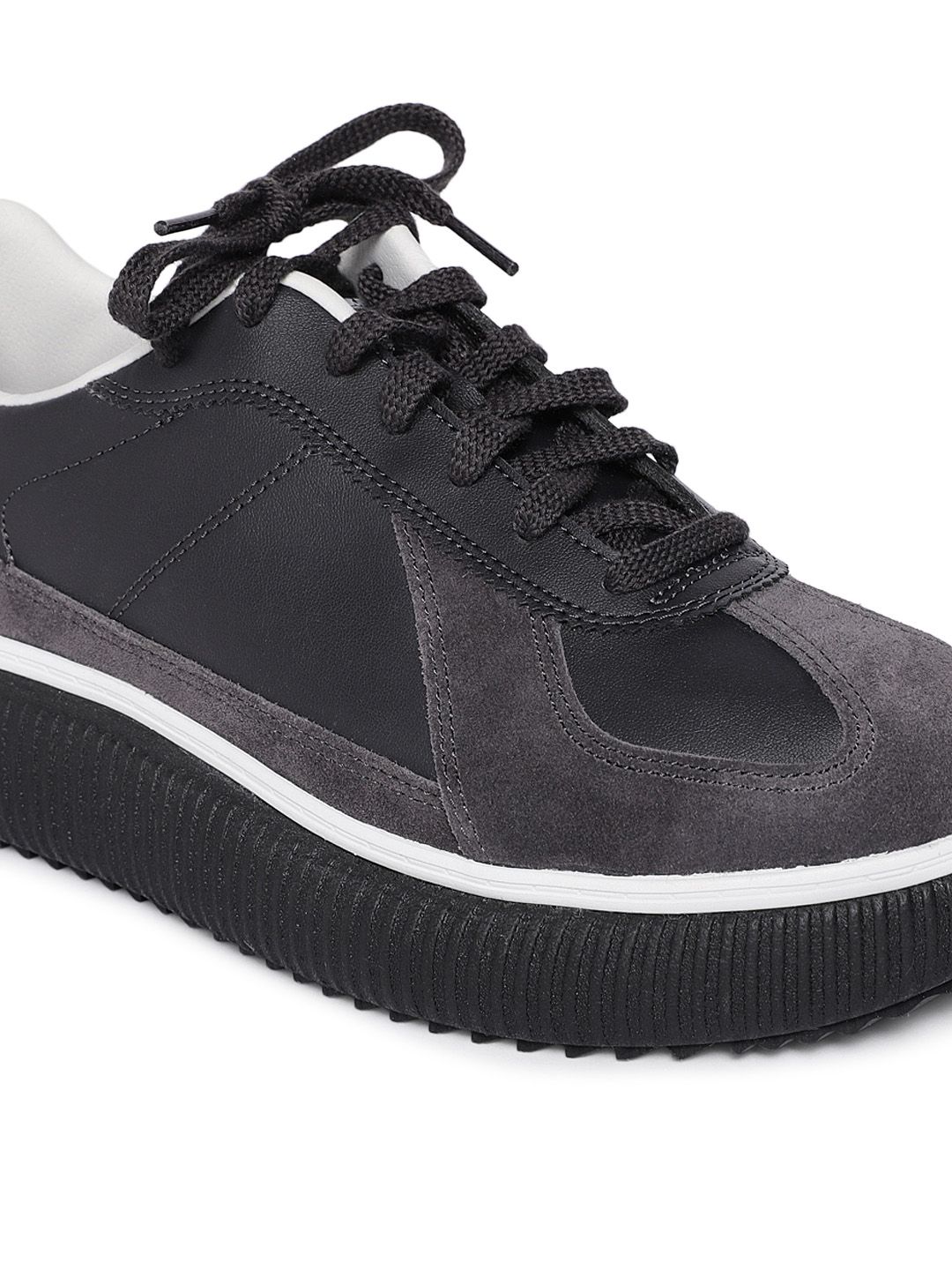 Buy Onitsuka Tiger Delecity - Casual Shoes for Unisex 10505734