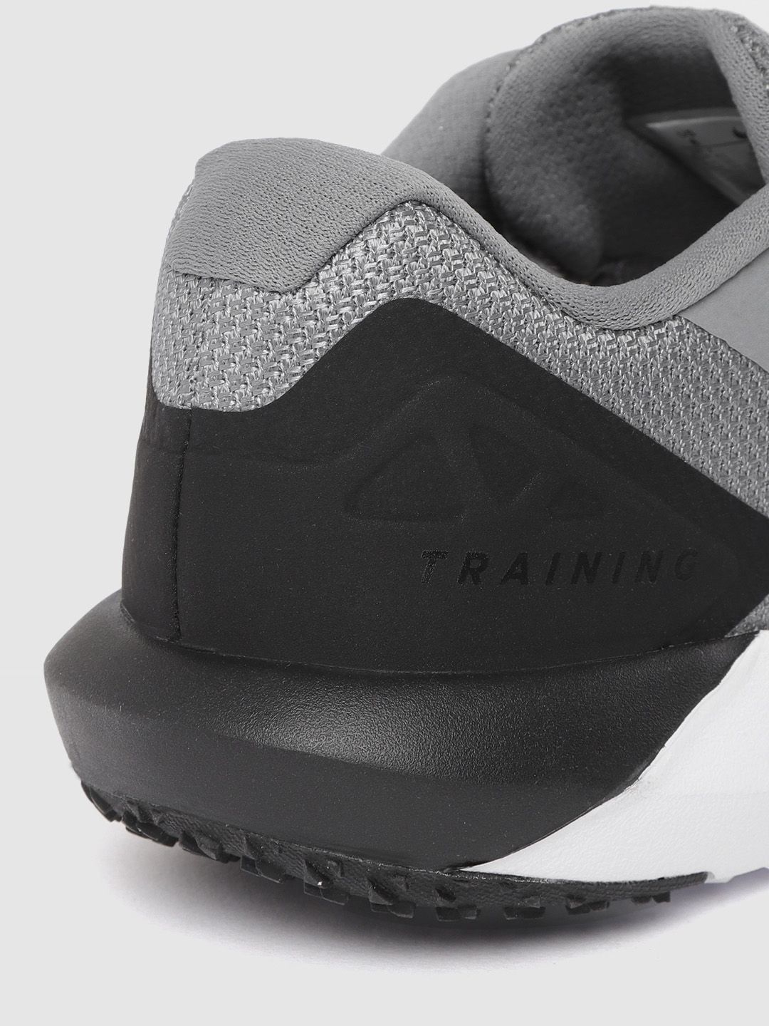 nike training retaliation 2 trainers in khaki