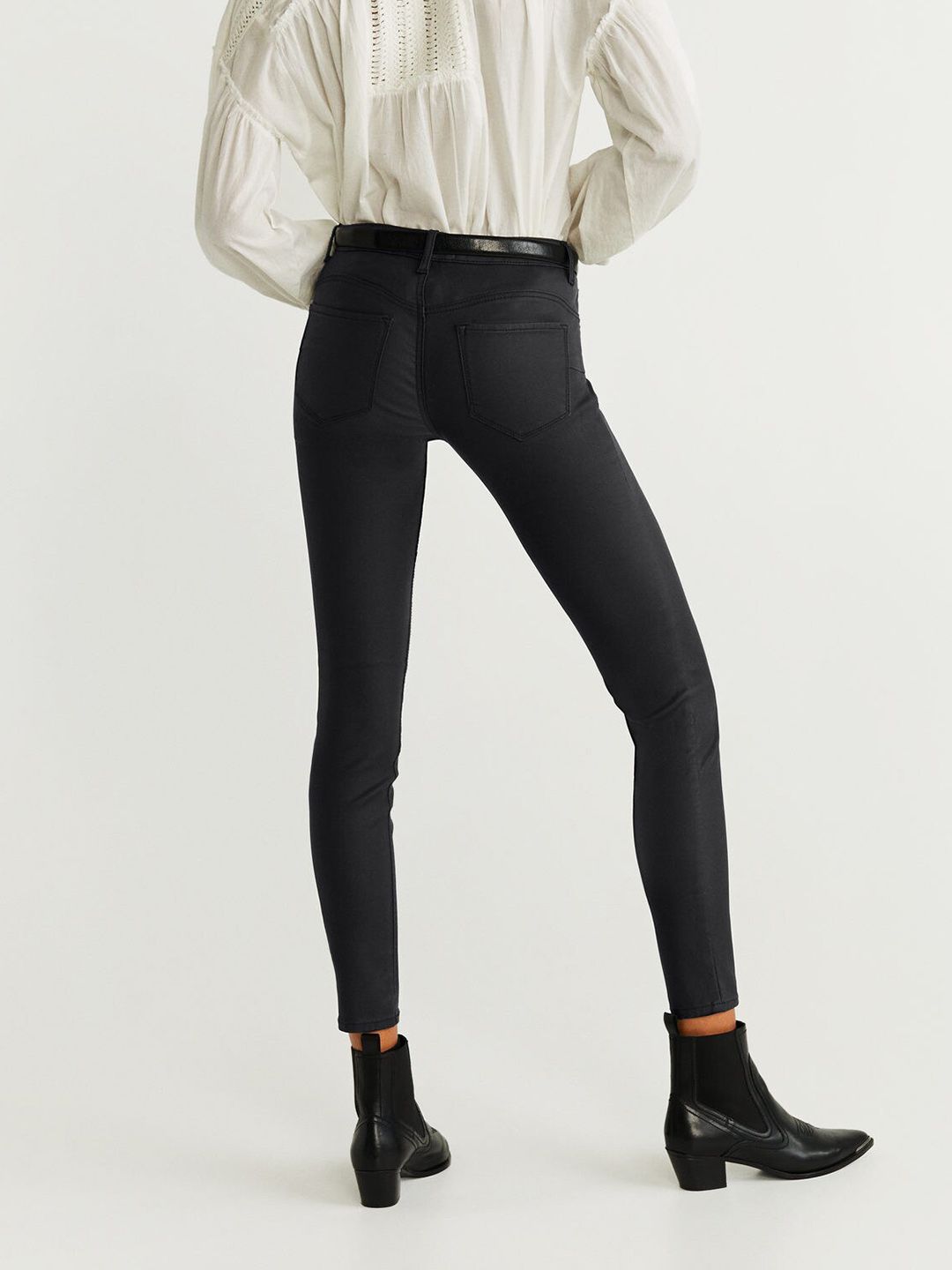 Black Coated Super Skinny Fit Low-Rise Clean Look Stretchable Jeans