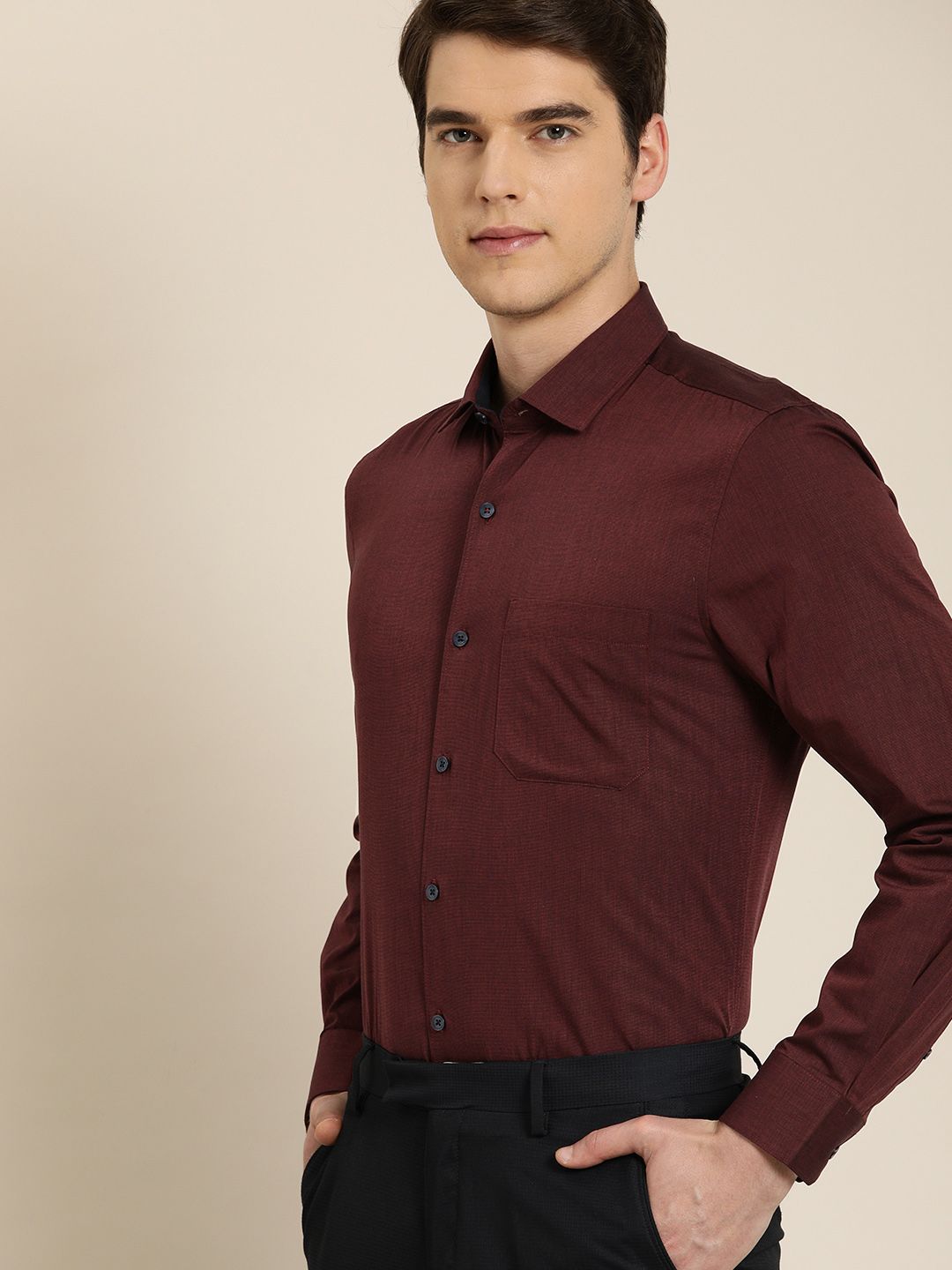 INVICTUS Men Maroon Slim Fit Solid Formal Shirt