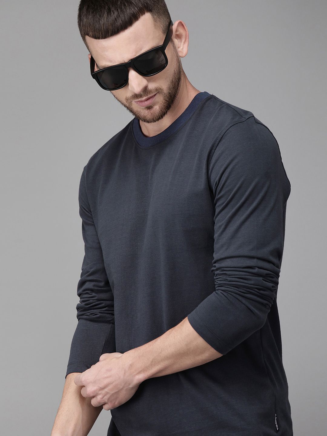 The Roadster Lifestyle Co Men Navy Blue Solid Round Neck Pure Cotton T-shirt