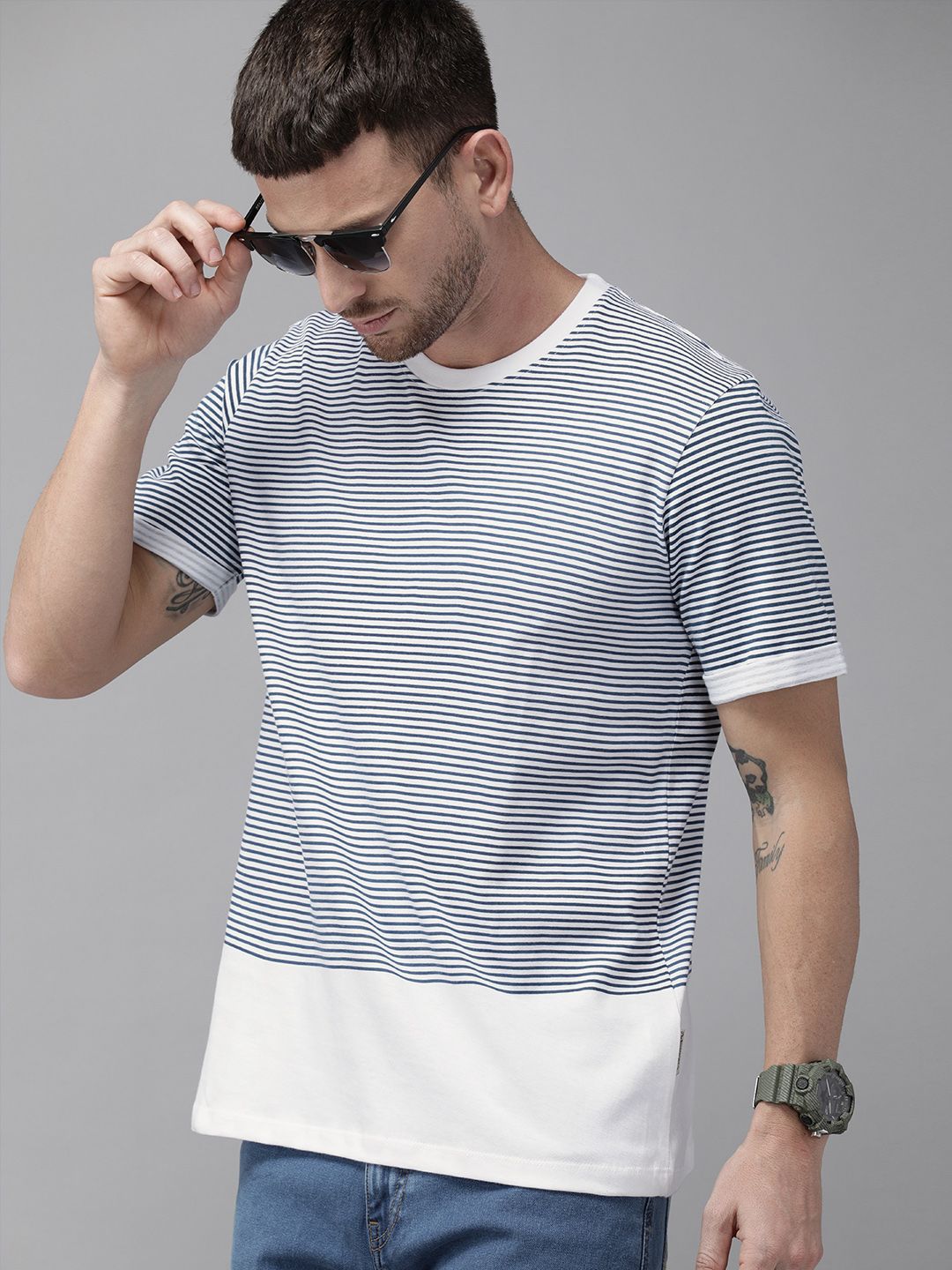 Roadster Men White & Navy Blue Striped Round Neck T-shirt