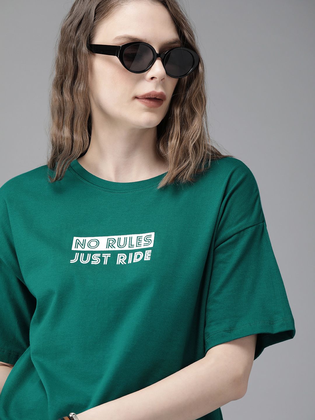 Roadster Women Green Solid Round Neck T-shirt With Printed Detailing