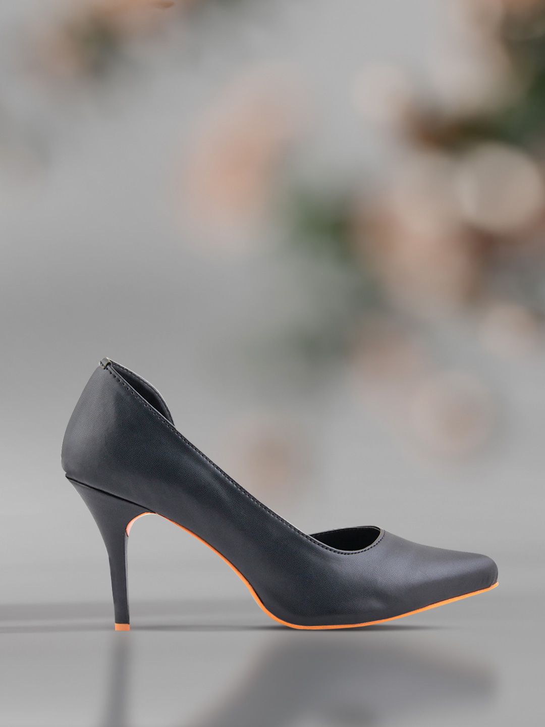 VALIOSAA Women Black Solid Pumps Price in India