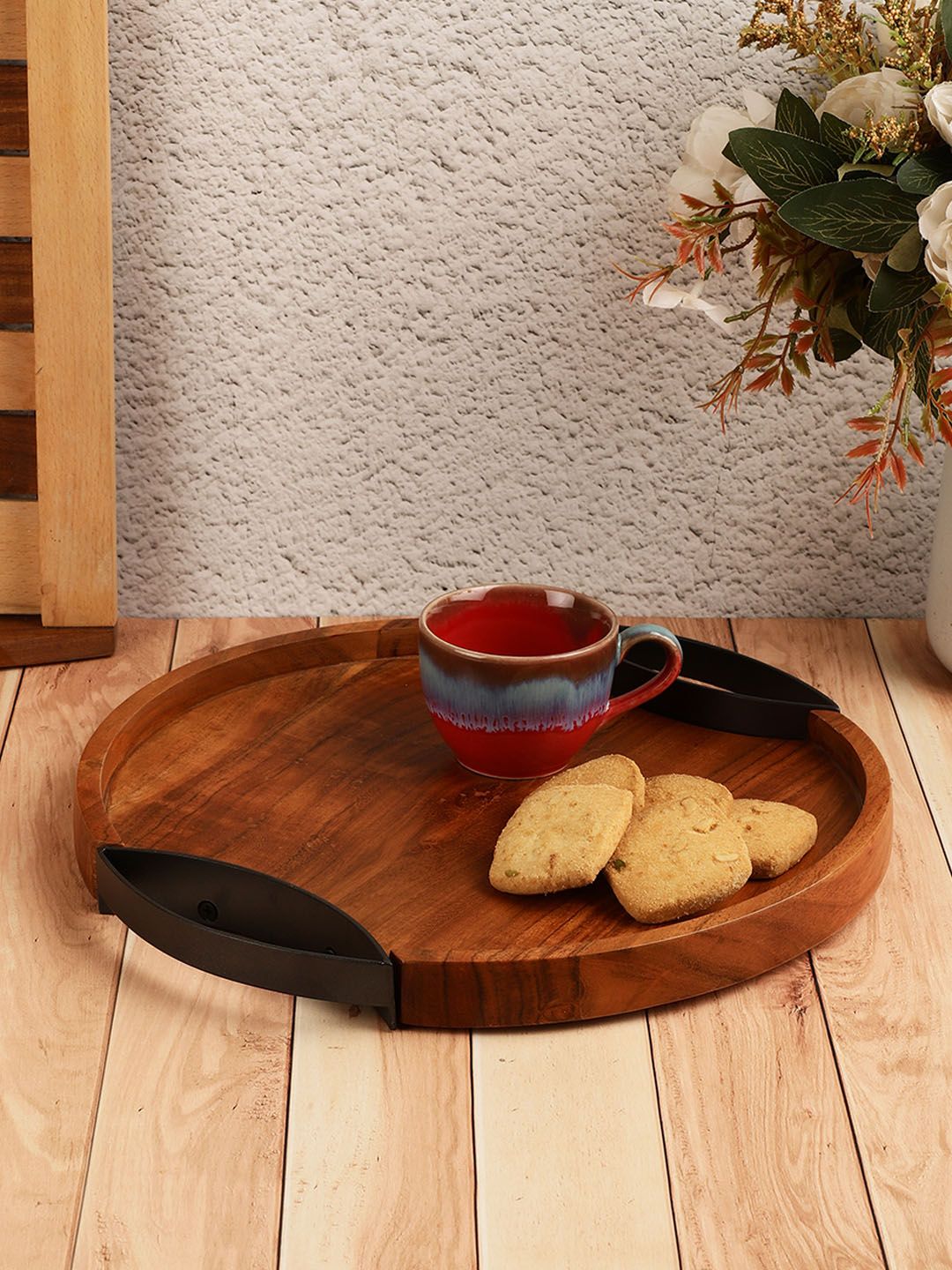 VarEesha Brown & Black Solid Sheehsam Wood Circular Serving Tray Price in India