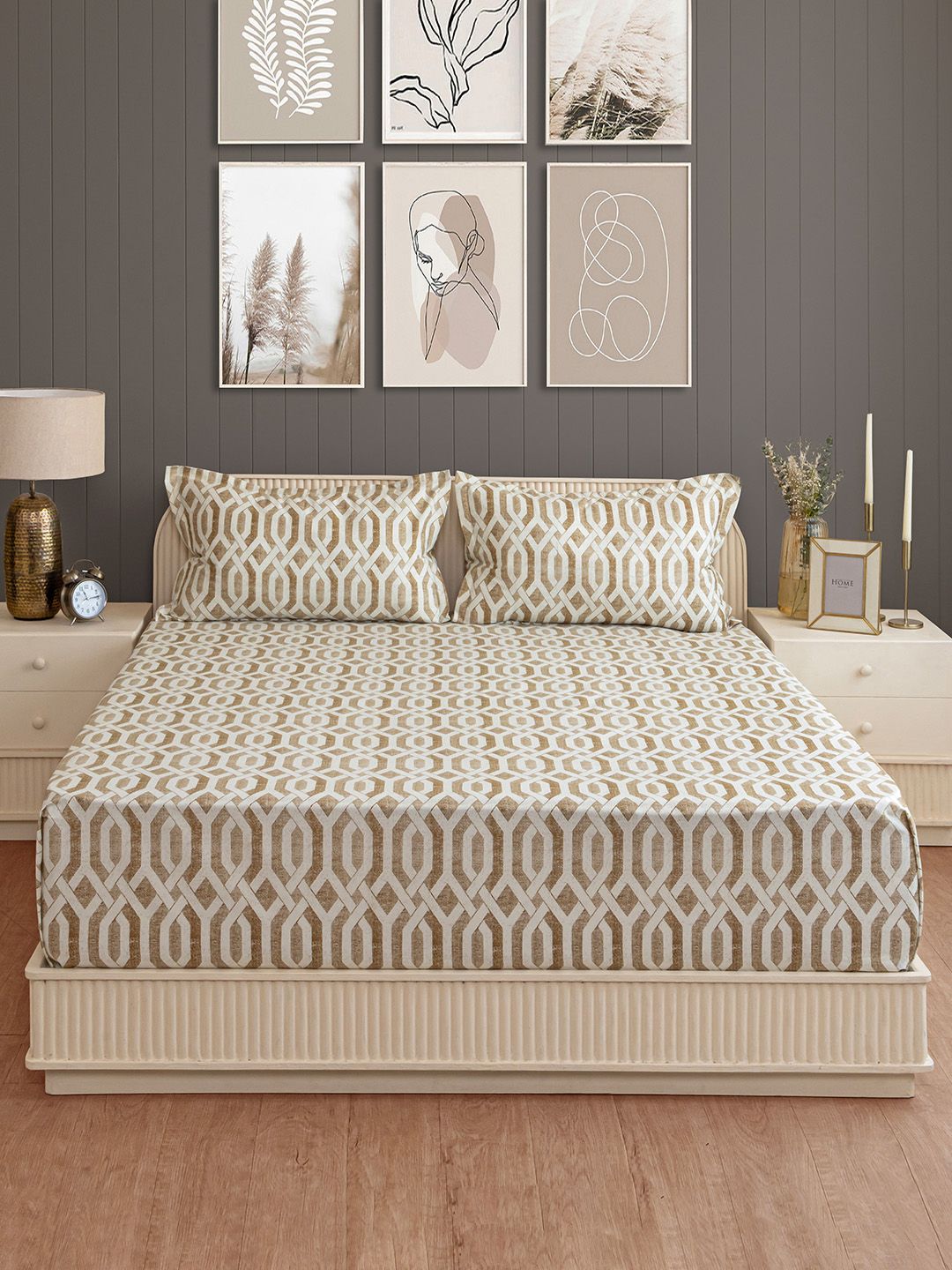 SWAYAM SWAYAM Beige Geometric Cotton 144 TC Super King Fine Bedsheet with 2 Pillow Covers-108 x 108 inches