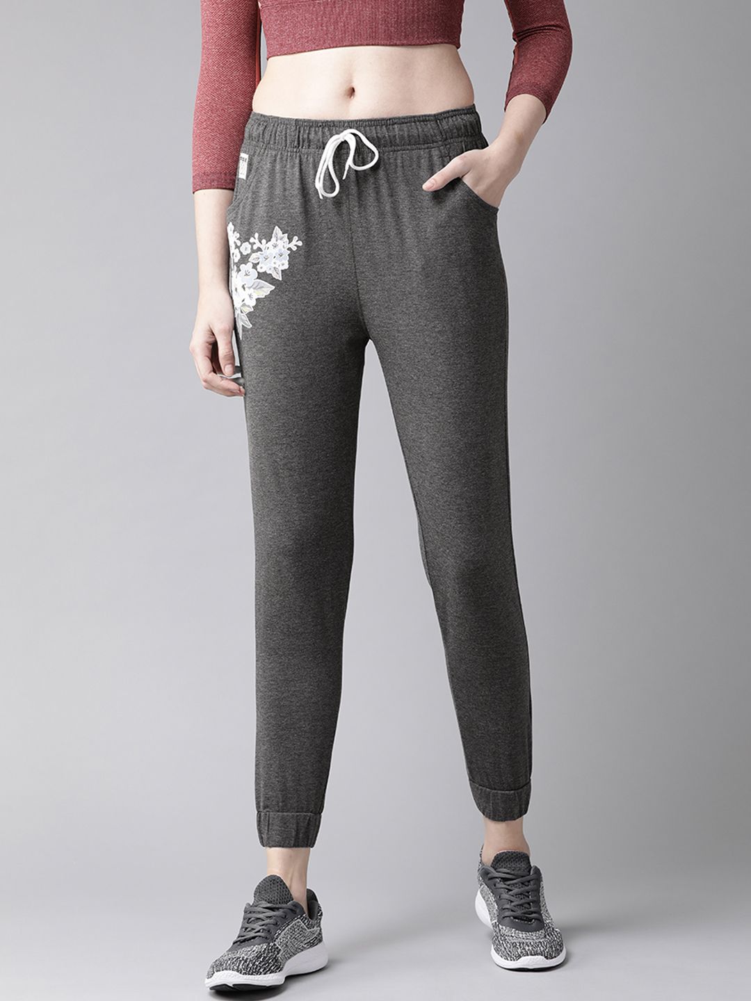 Hubberholme Women Charcoal Grey Slim Fit Solid Joggers Price in India