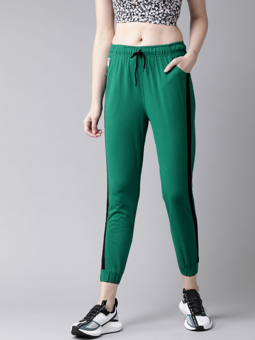 Hubberholme Women Green Slim Fit Solid Cropped Joggers Price in India
