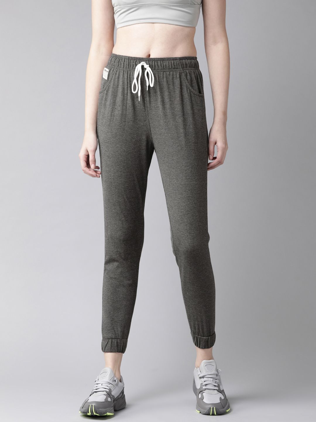 Hubberholme Women Charcoal Grey Slim Fit Solid Cropped Joggers Price in India