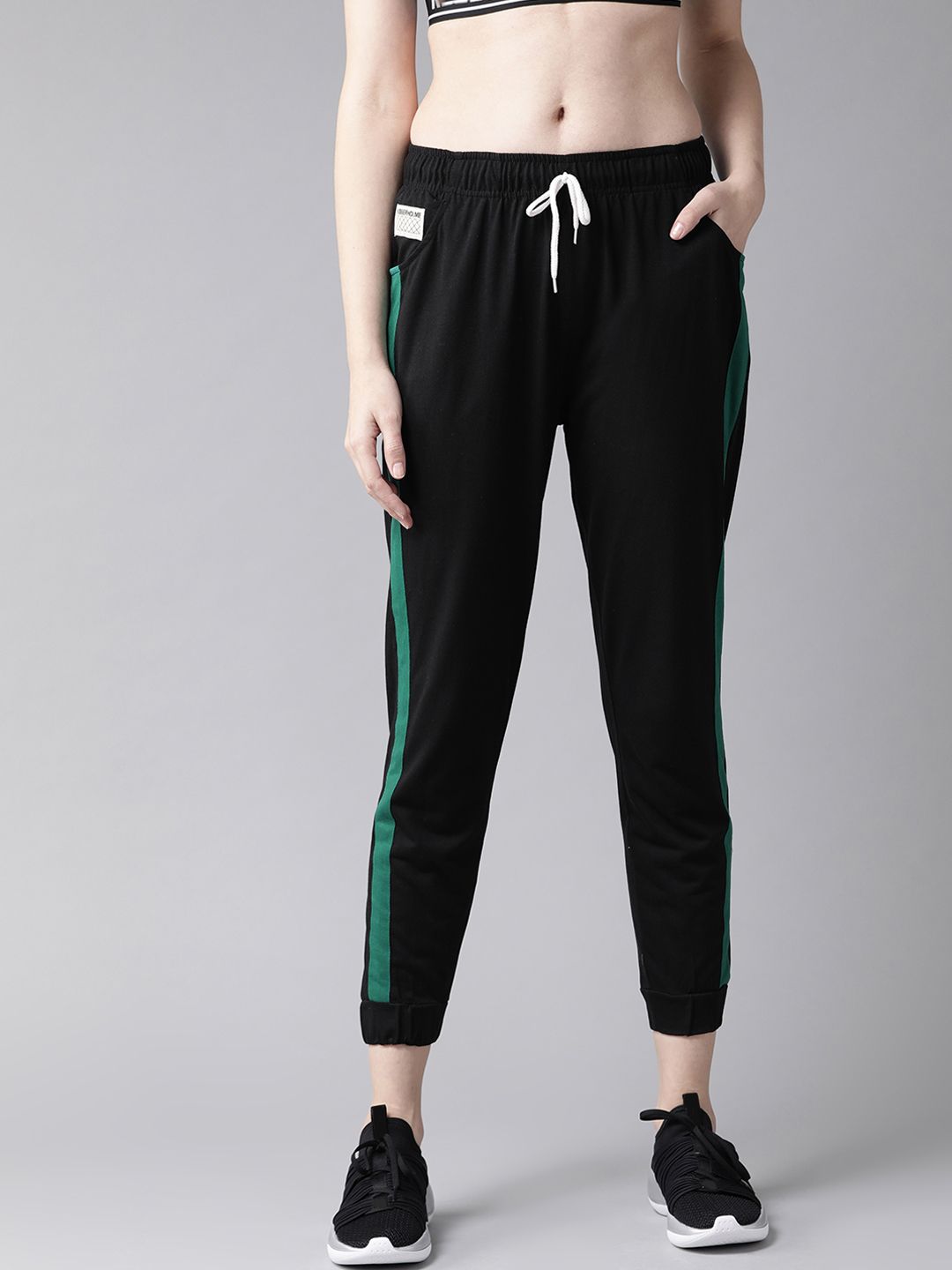 Hubberholme Women Black Slim Fit Solid Cropped Joggers Price in India