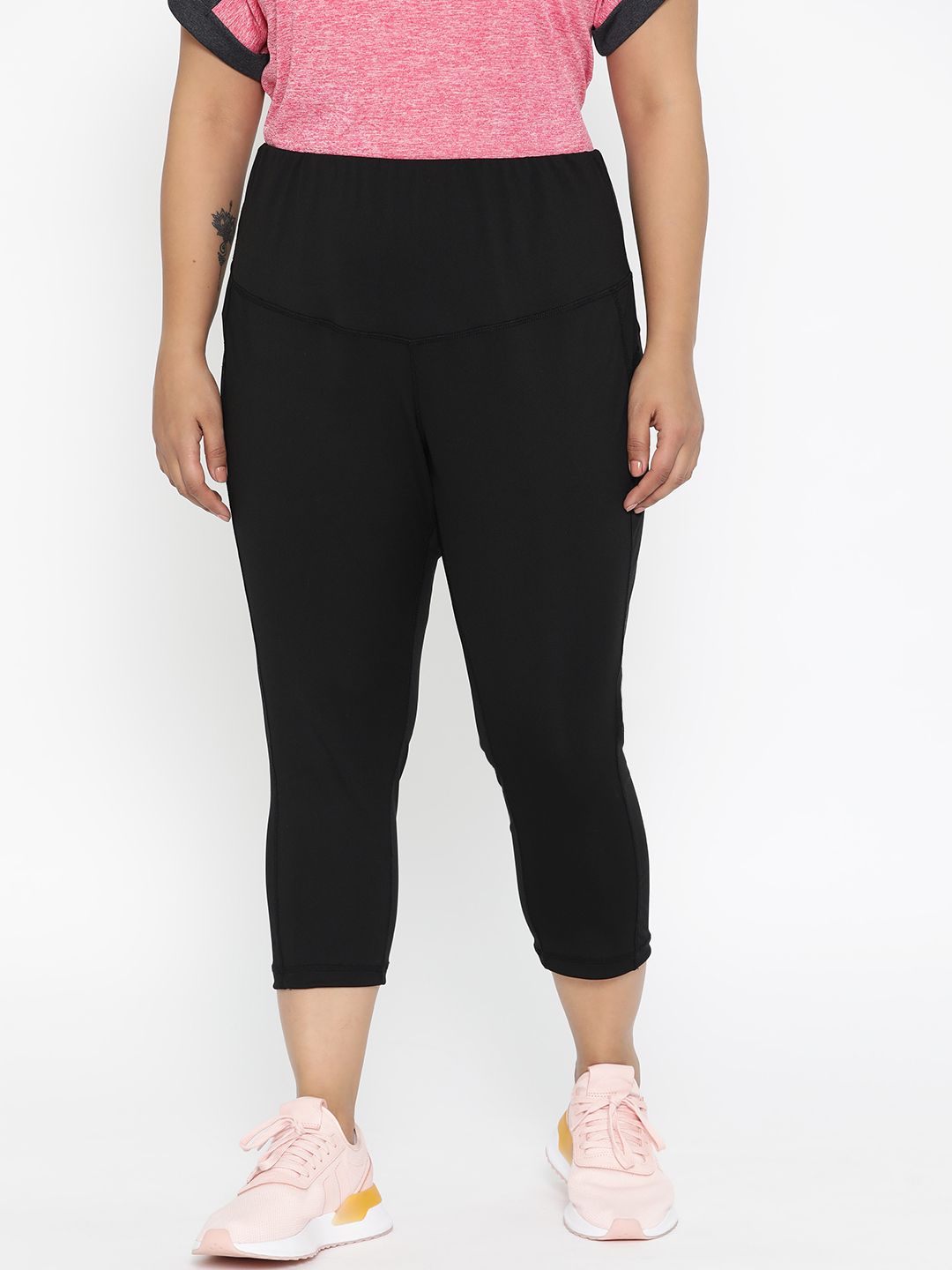 The Pink Moon Plus Size Women Black Solid Three-Fourth Gym Tights Price in India