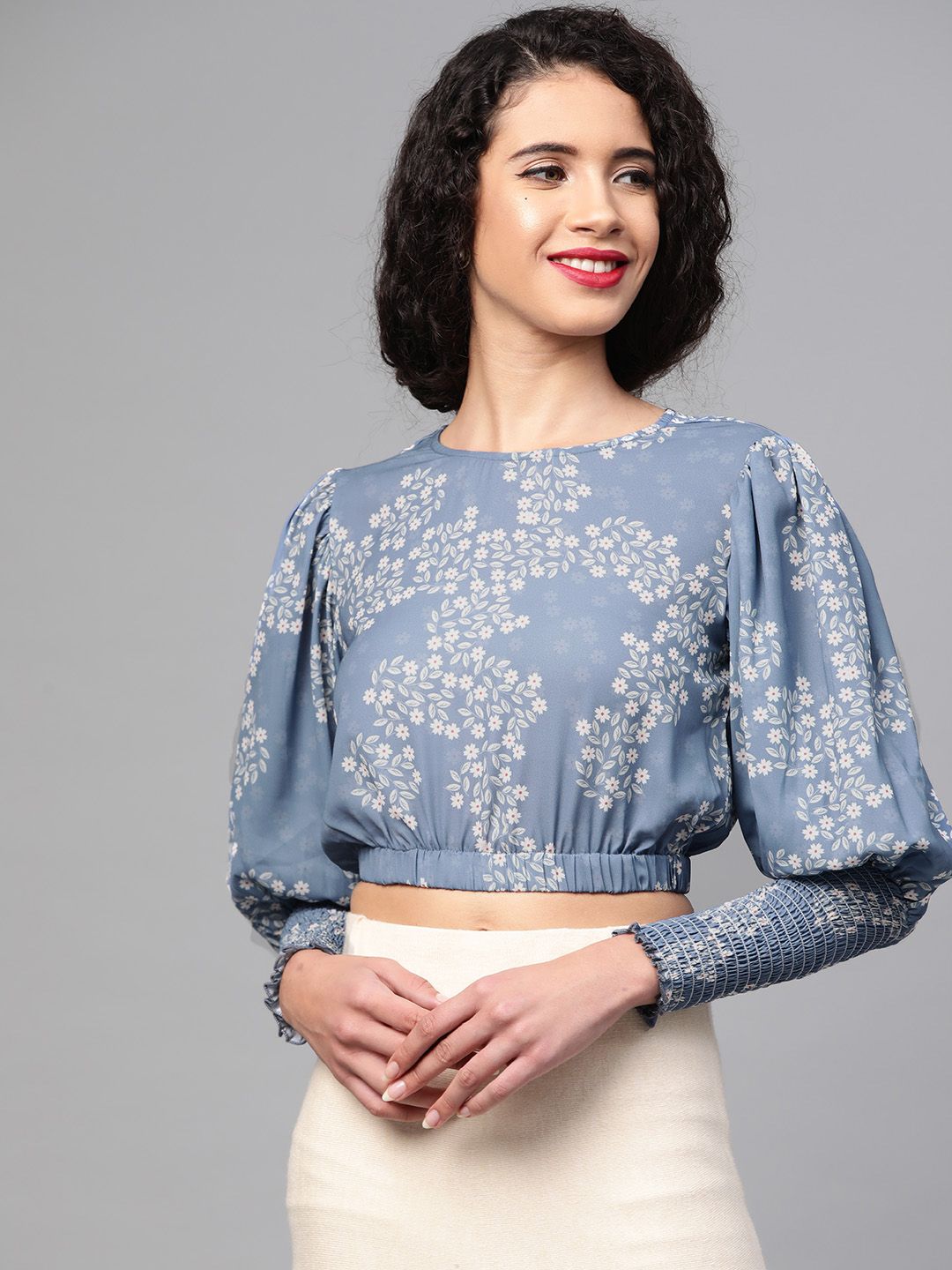 SASSAFRAS Women Blue & Off-White Printed Blouson Crop Top