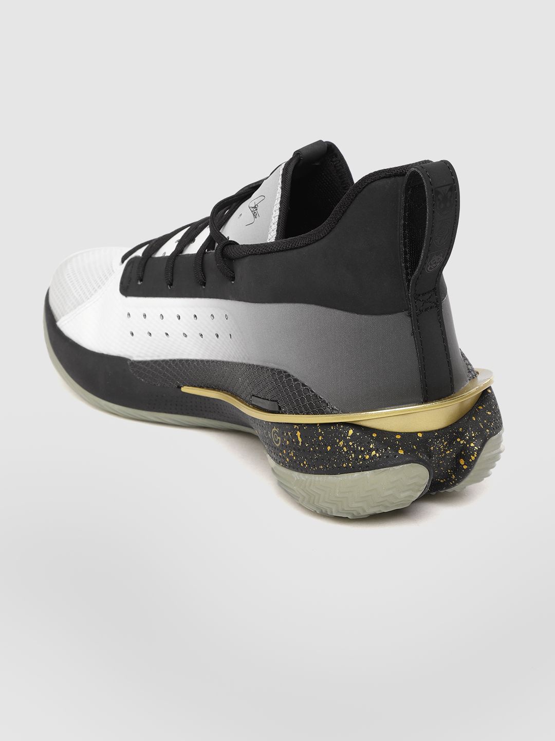 curry 7 black and white