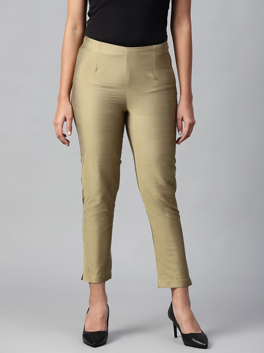 W Women Beige Slim Fit Solid Regular Cropped Trousers