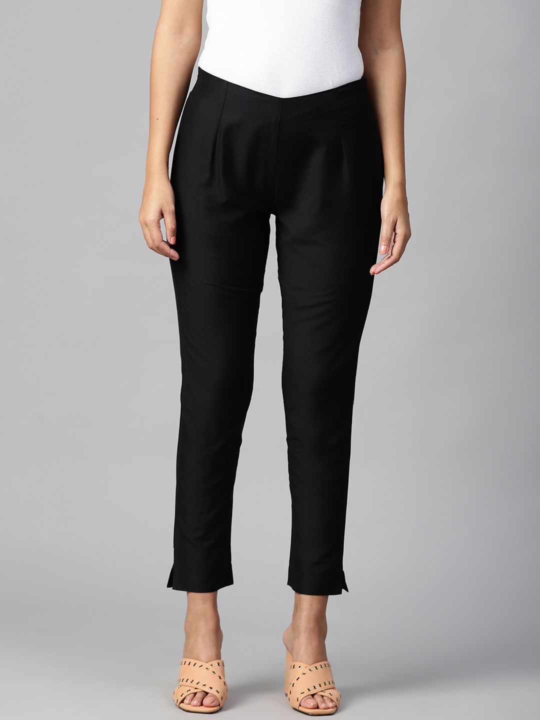 W Women Black Slim Fit Solid Regular Cropped Trousers Price in India