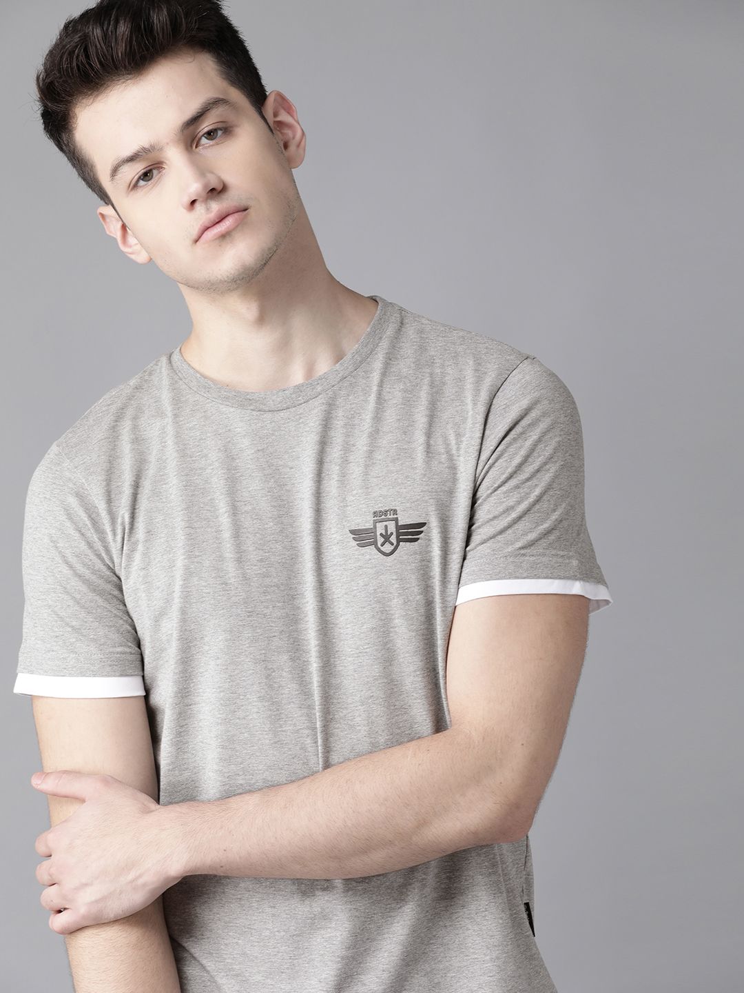 Roadster Men Grey Melange Solid Round Neck T-shirt