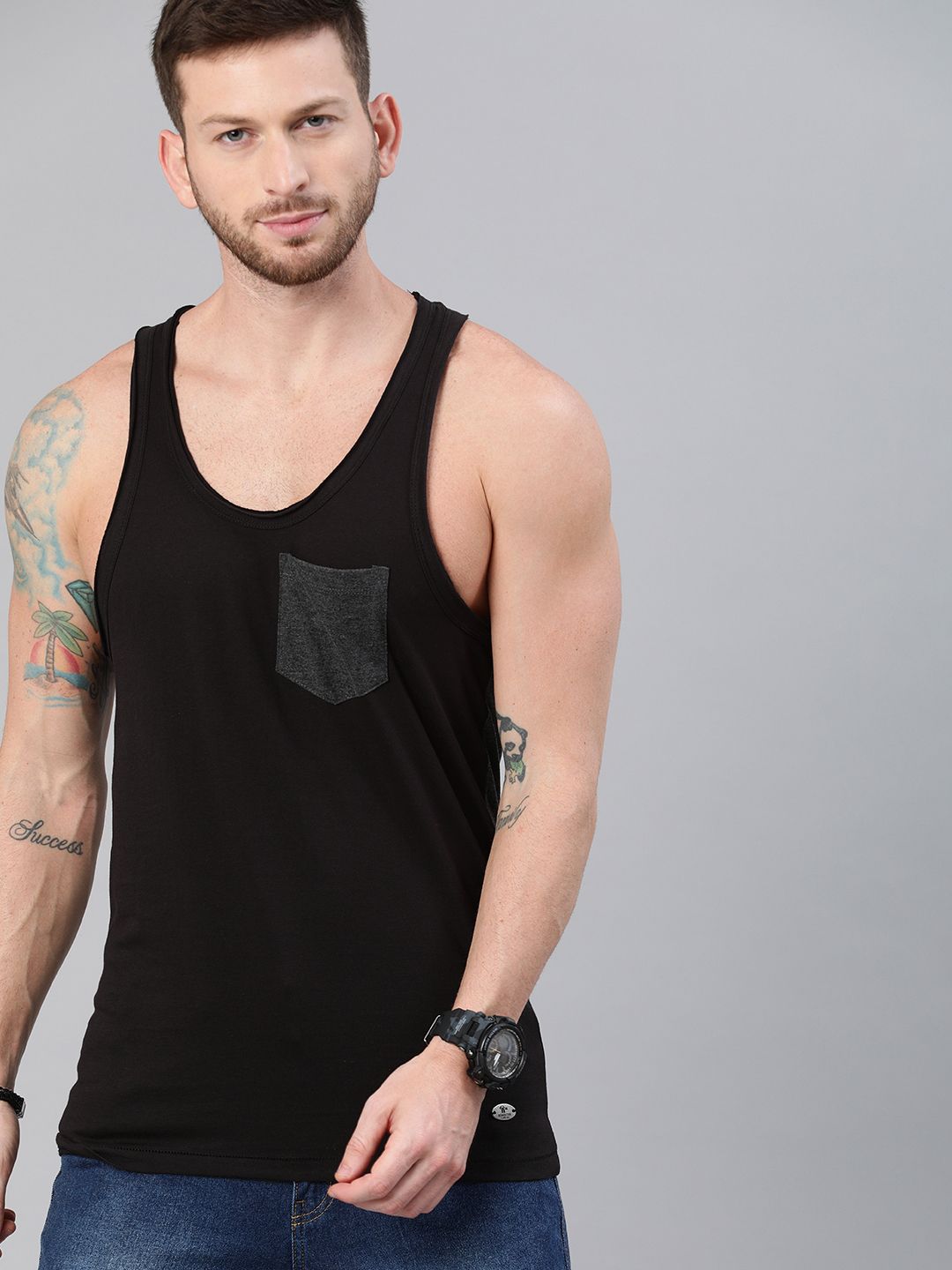 Roadster Men Black Solid Round Neck T-shirt