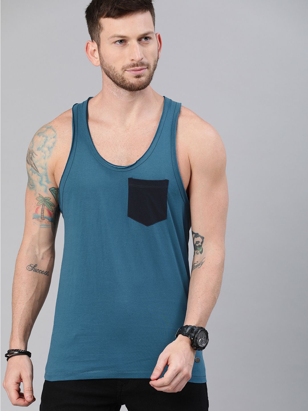 Roadster Men Blue Solid Round Neck T-shirt