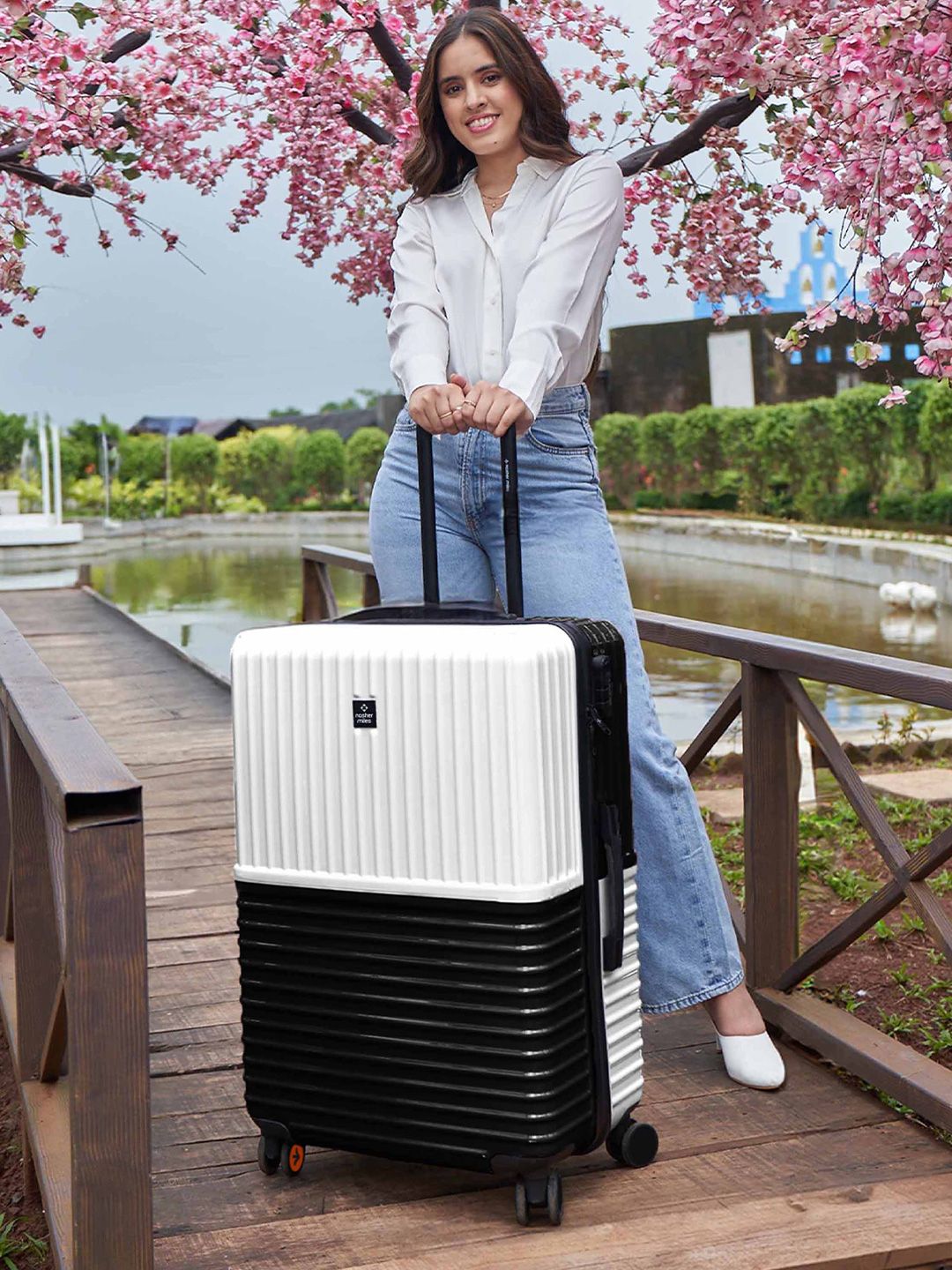 Buy Nasher Miles Istanbul Hard-Sided ABS and PC Large Black White