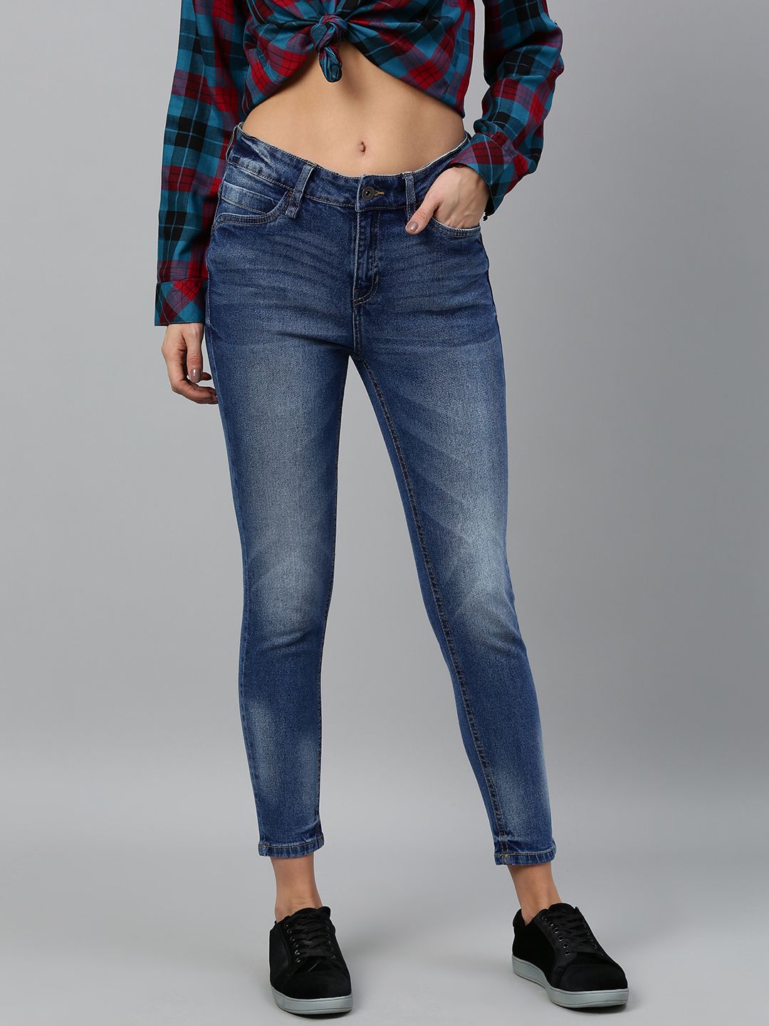 Roadster Women Blue Skinny Fit Mid-Rise Clean Look Stretchable Cropped Jeans Price in India