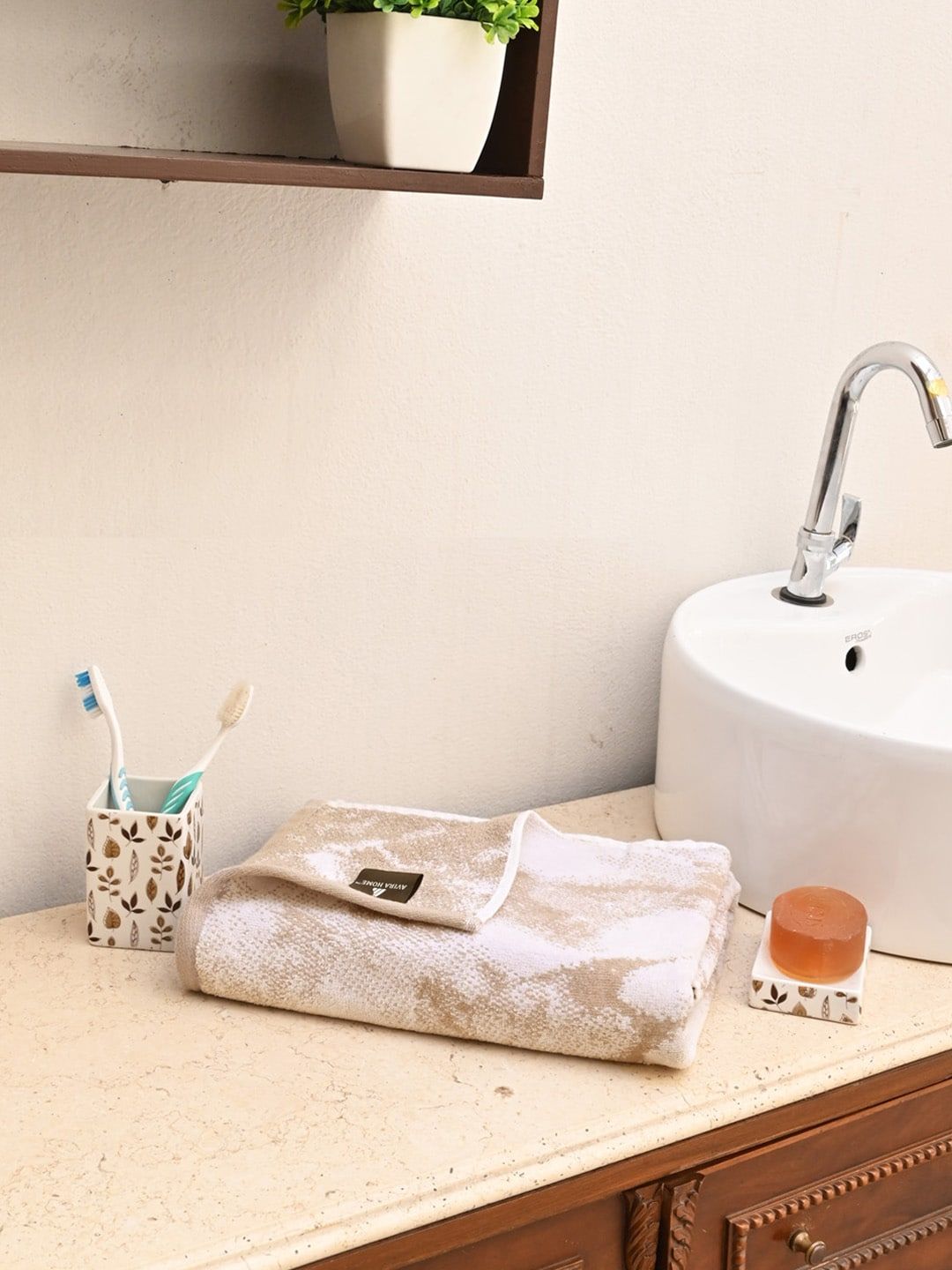 Avira Home Unisex Beige & White Printed 450 GSM Marble Bath Towel Price in India