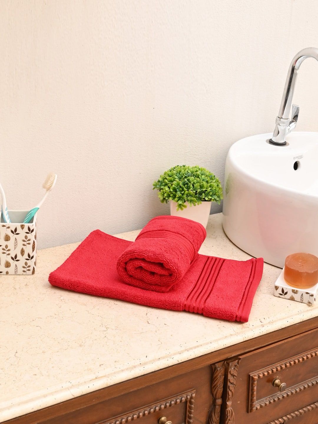 Avira Home Unisex Set Of 2 Red Solid Glam 450 GSM Hand Towels Price in India