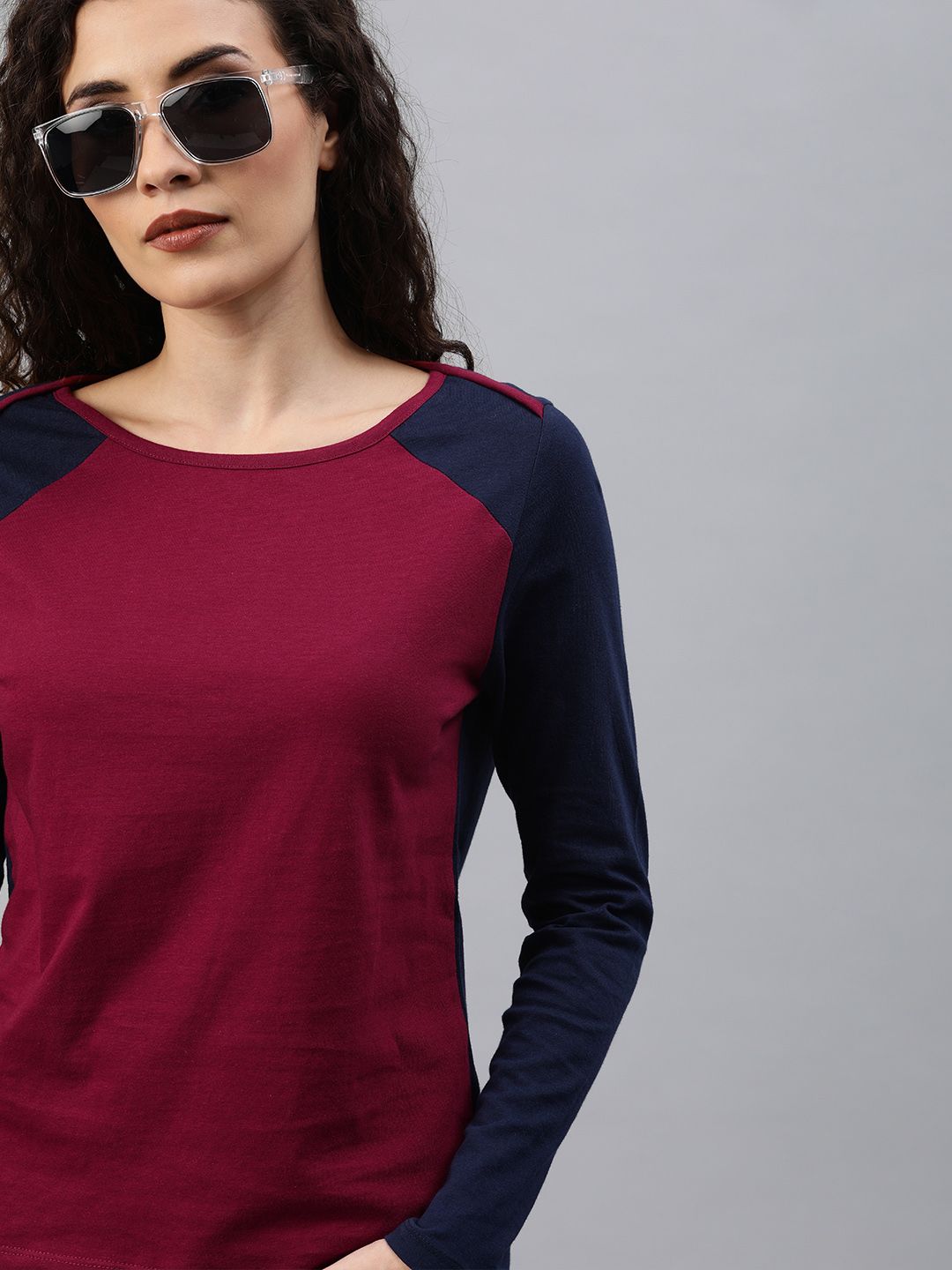 Roadster Women Burgundy & Navy Blue Solid Round Neck T-shirt