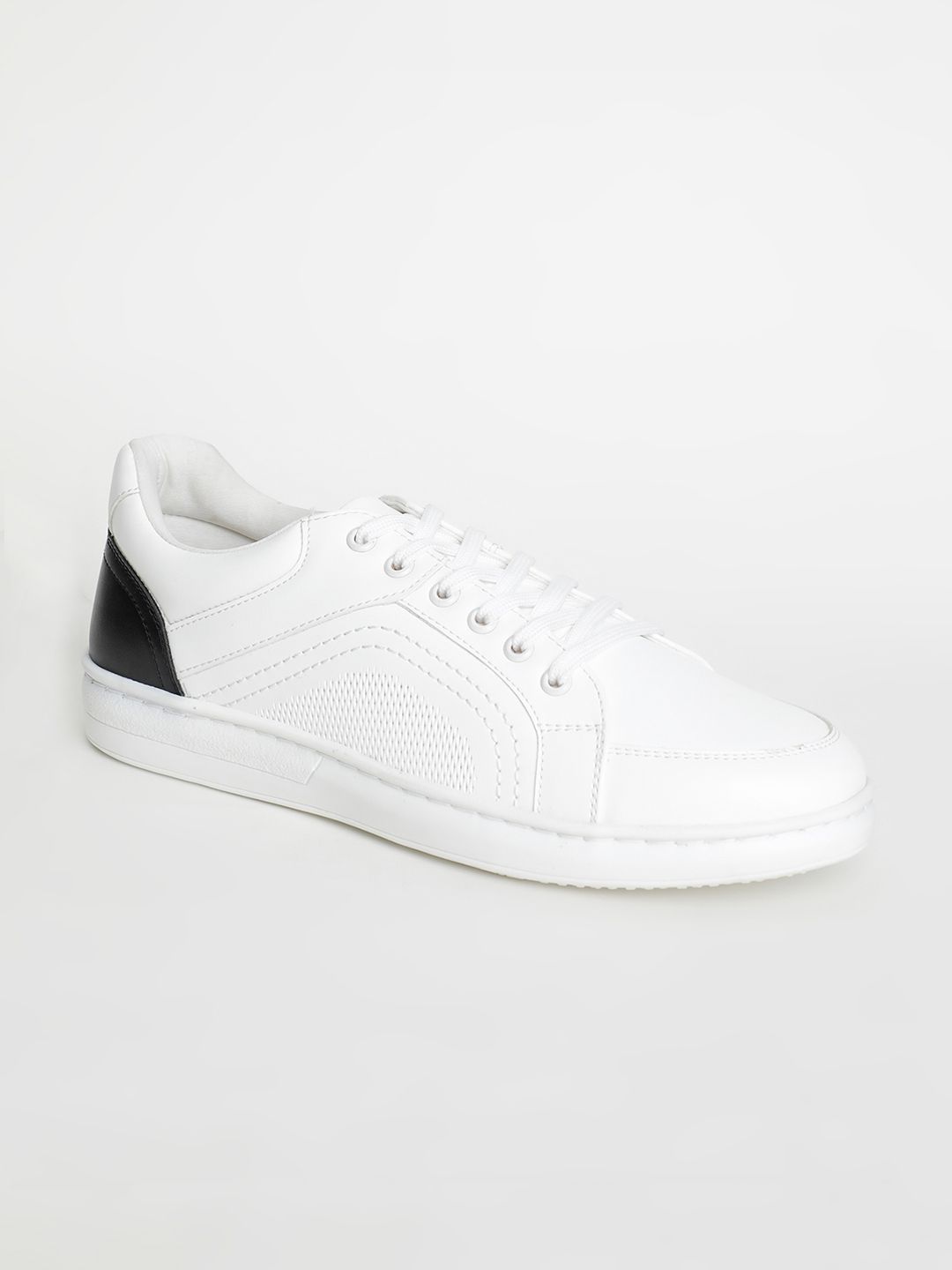 HIGHLANDER Men White Colourblocked Sneakers