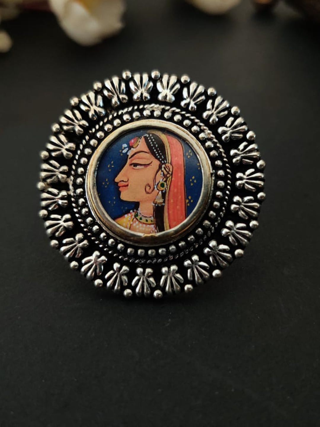 Binnis Wardrobe Oxidized Silver-Plated Handcrafted Queen Photo Frame Adjustable Ring Price in India