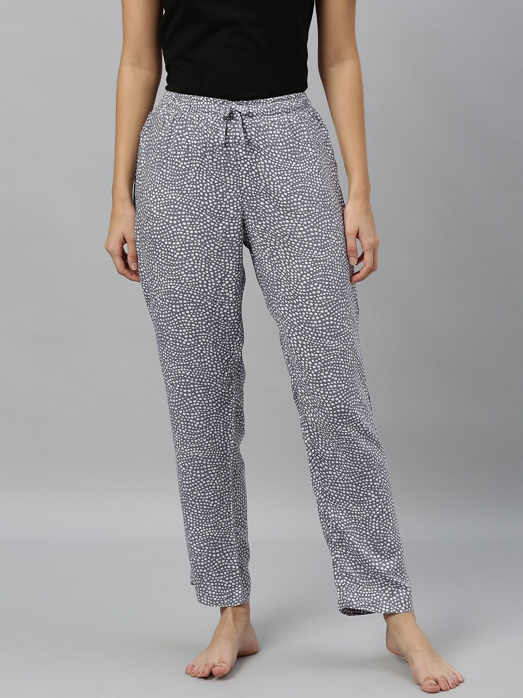 DRAPE IN VOGUE Women Grey & White Geometric Printed Knitted Relaxed Fit Lounge Pants Price in India