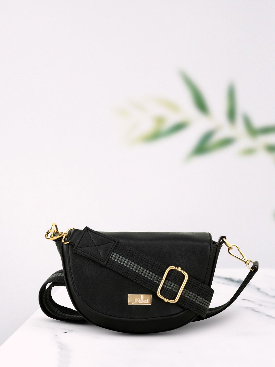 yelloe Women Black Solid Sling Bag Price in India