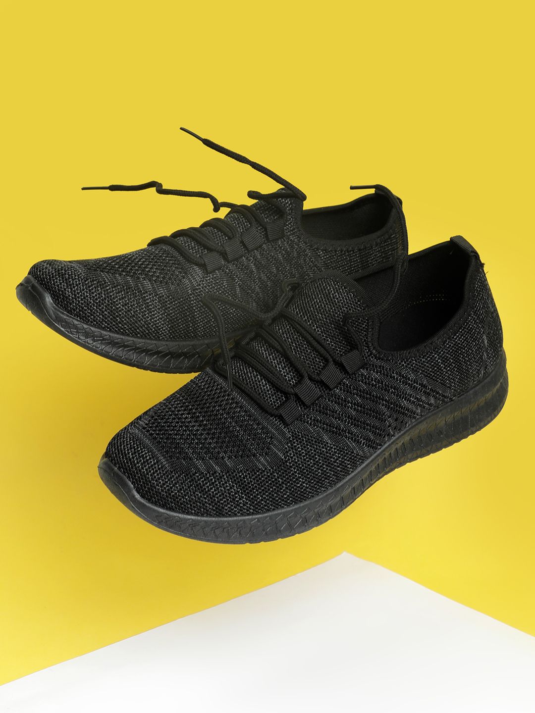 HIGHLANDER Men Black Sneakers