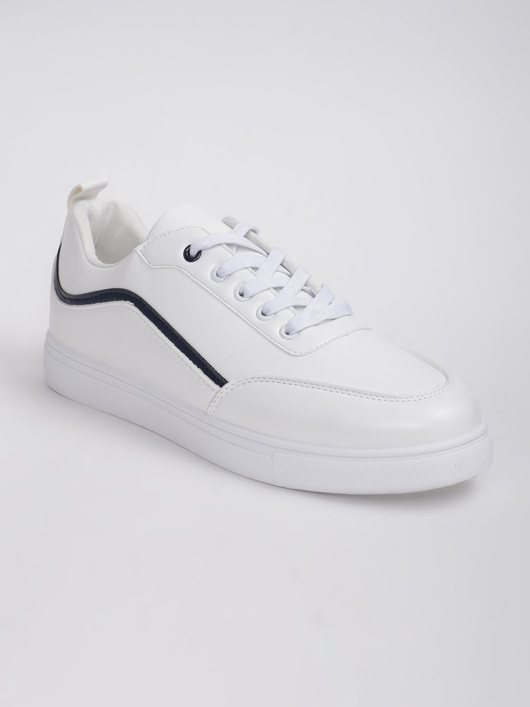 HIGHLANDER Men White Sneakers