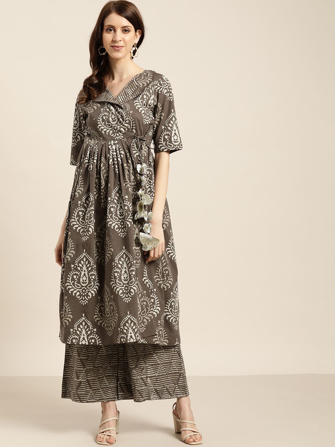 Sangria Women Charcoal Grey & White Printed Kurta with Palazzos