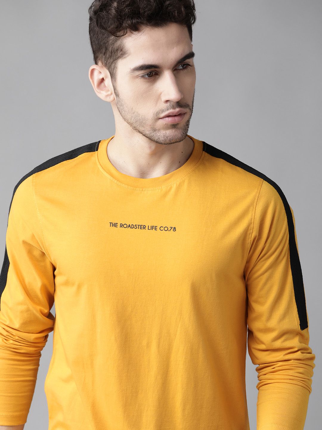 Roadster Men Mustard Yellow Solid Round Neck T-shirt