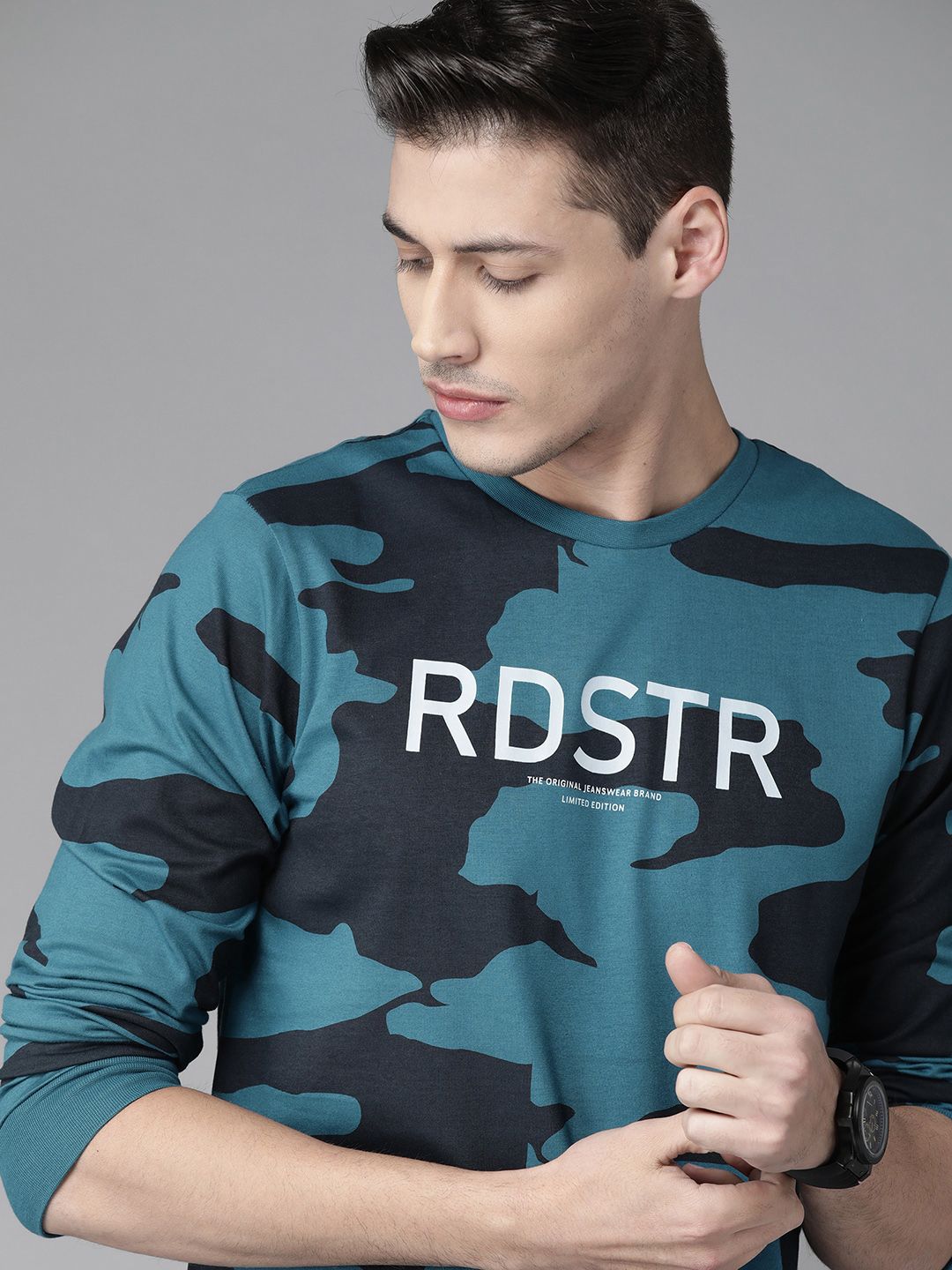 Roadster Men Blue & Black Printed Round Neck T-shirt