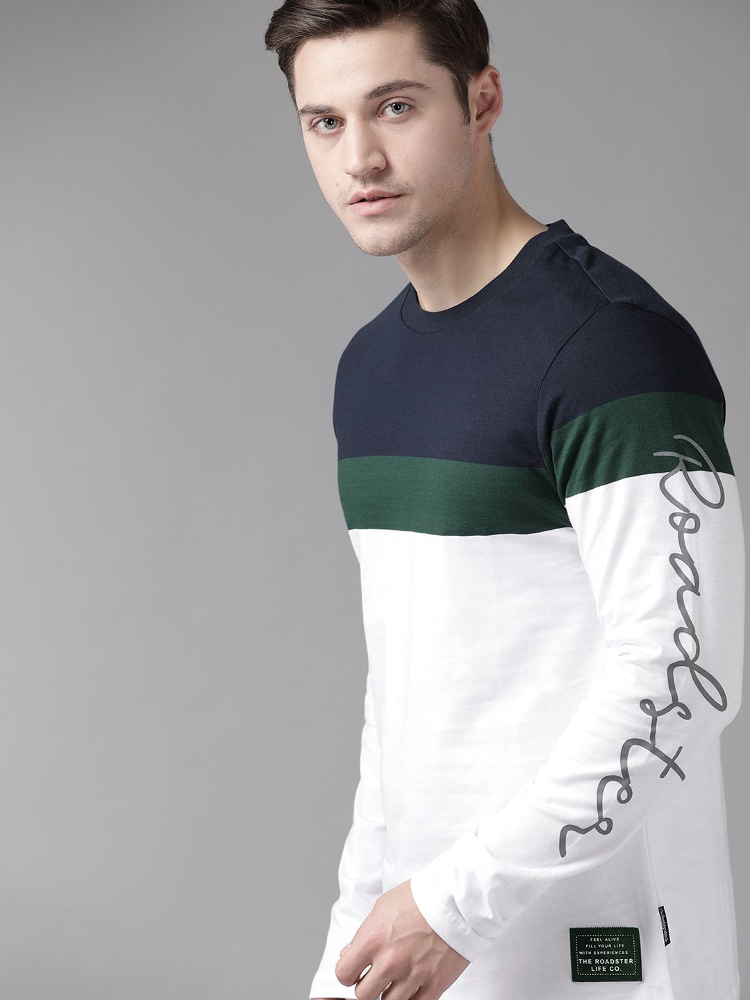 Roadster Men White & Navy Blue Pure Cotton Colourblocked Round Neck T-shirt