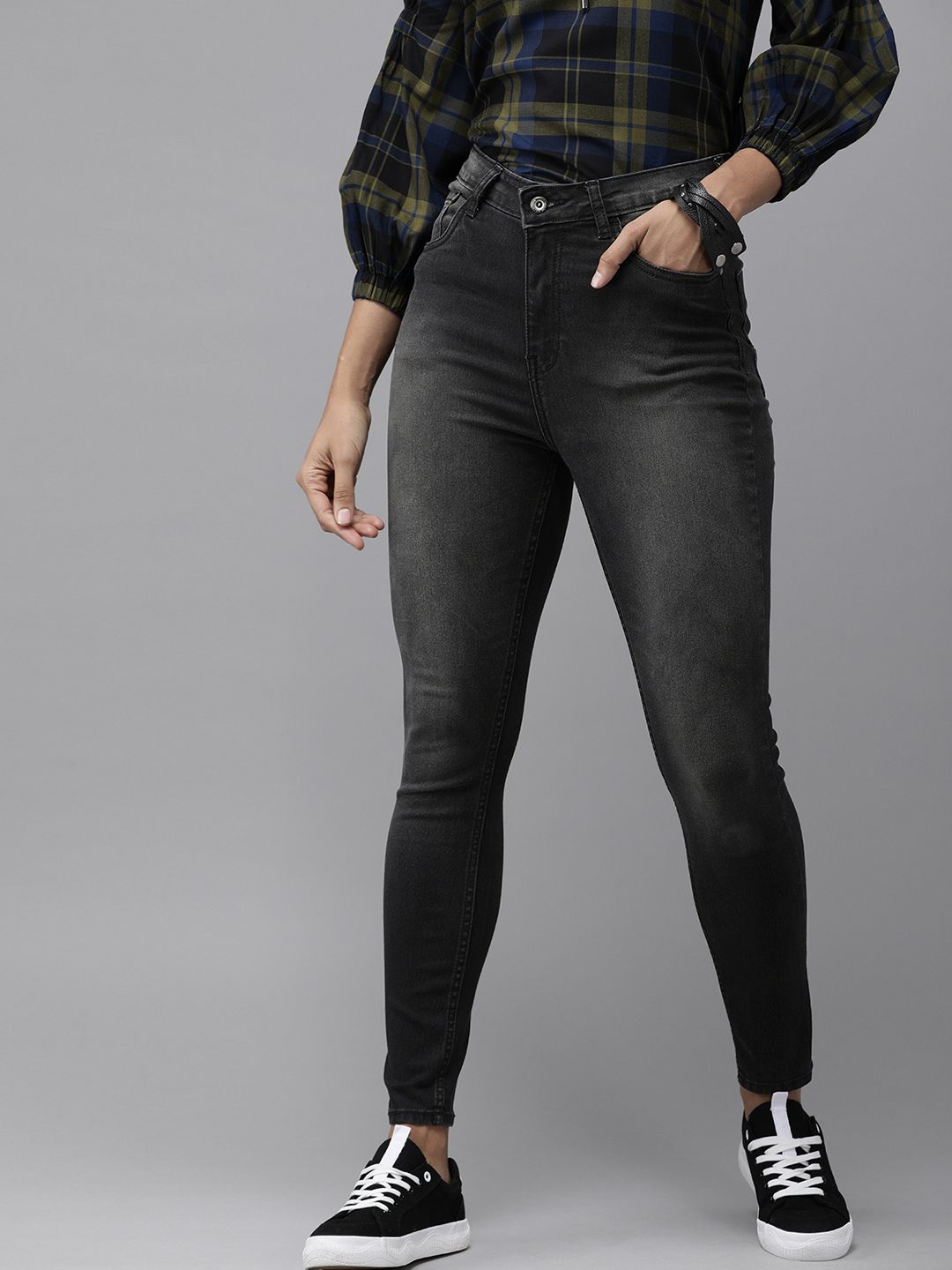 Roadster Women Black Skinny Fit High-Rise Clean Look Stretchable Cropped Jeans Price in India