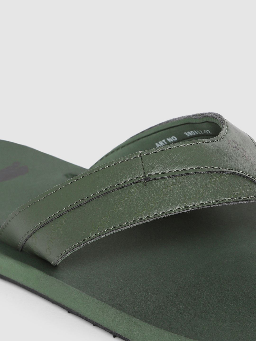 Buy one8 x PUMA Men Green Solid Breeze V4 One8 Thong Flip-Flops