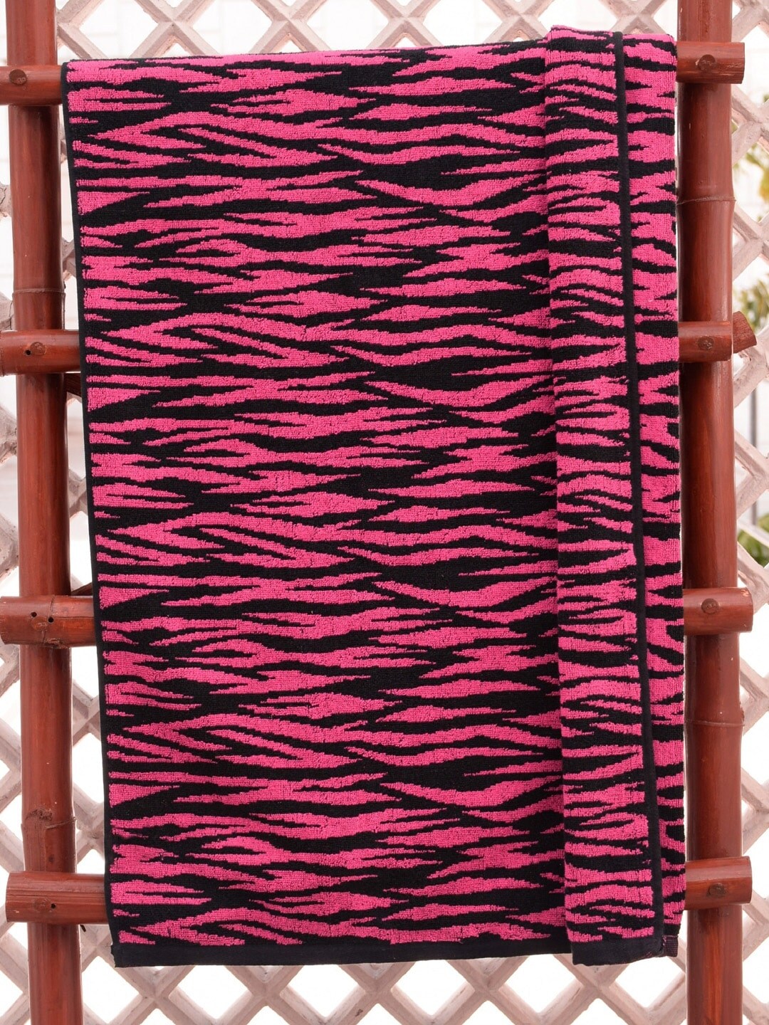 AVI Living Unisex Pink & Black Zebra Textured 400 GSM Cotton Bath Towel Price in India