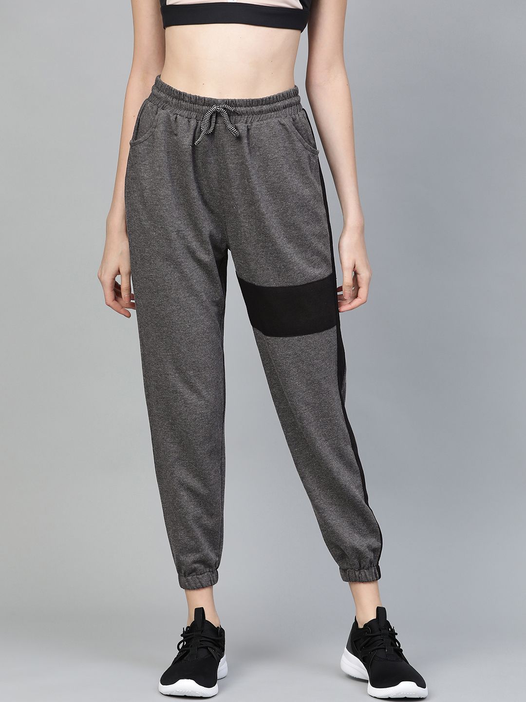 Hubberholme Women Charcoal Grey Slim Fit Solid Cropped Joggers Price in India