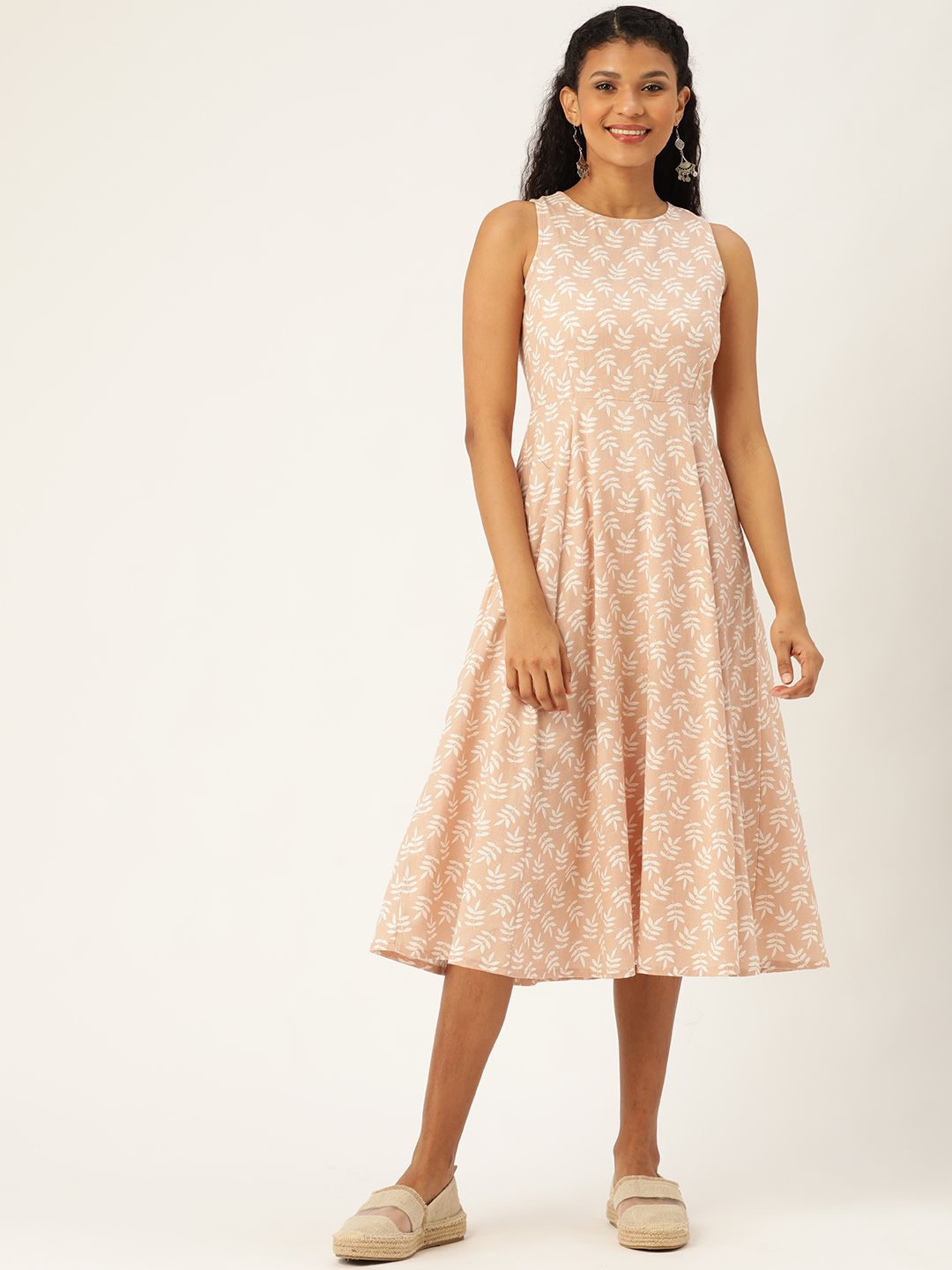 Shae by SASSAFRAS Women Peach-Coloured & White Floral Print A-Line Dress Price in India