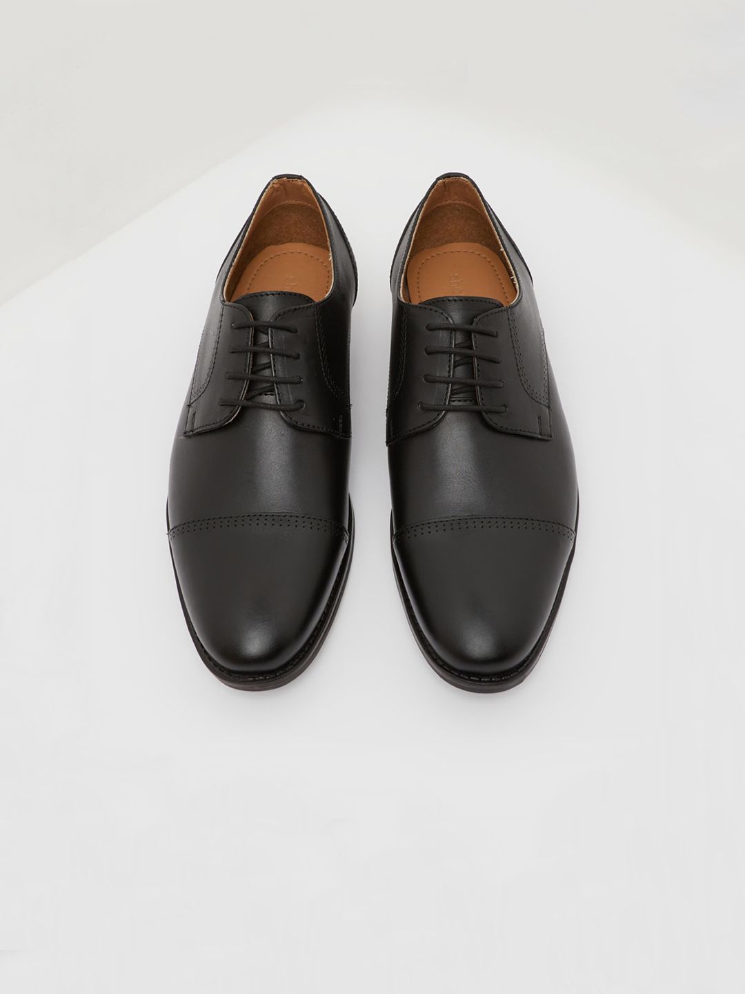 shoexpress Men Black Solid Formal Derbys